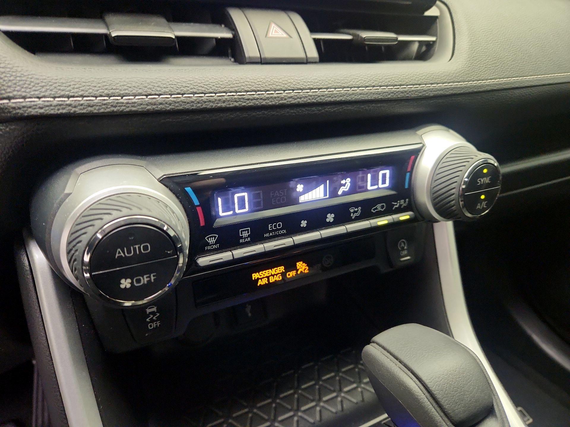 Thumbnail: 2021 Toyota RAV4 - 16