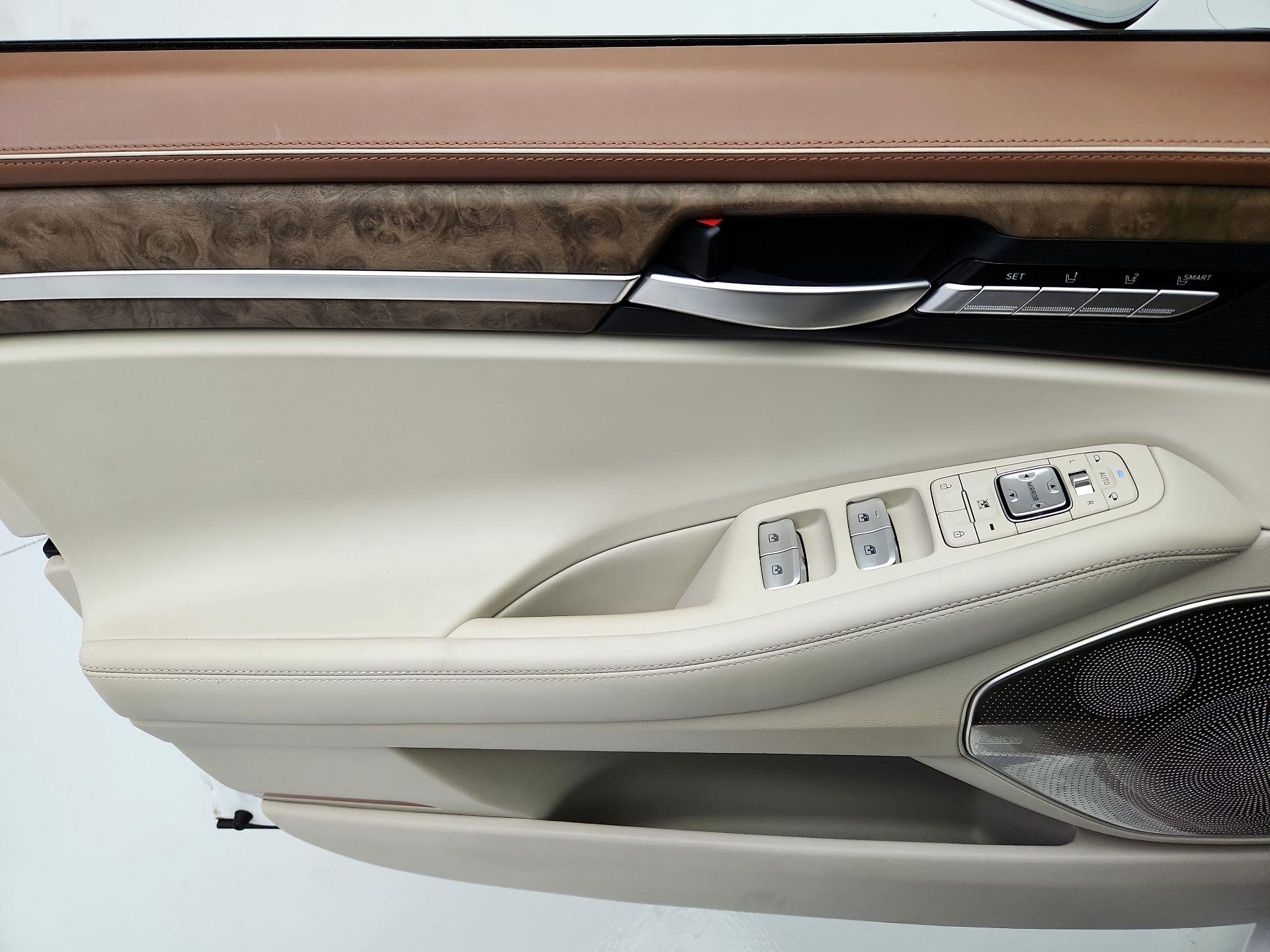 Thumbnail: 2020 Genesis G90 - 12