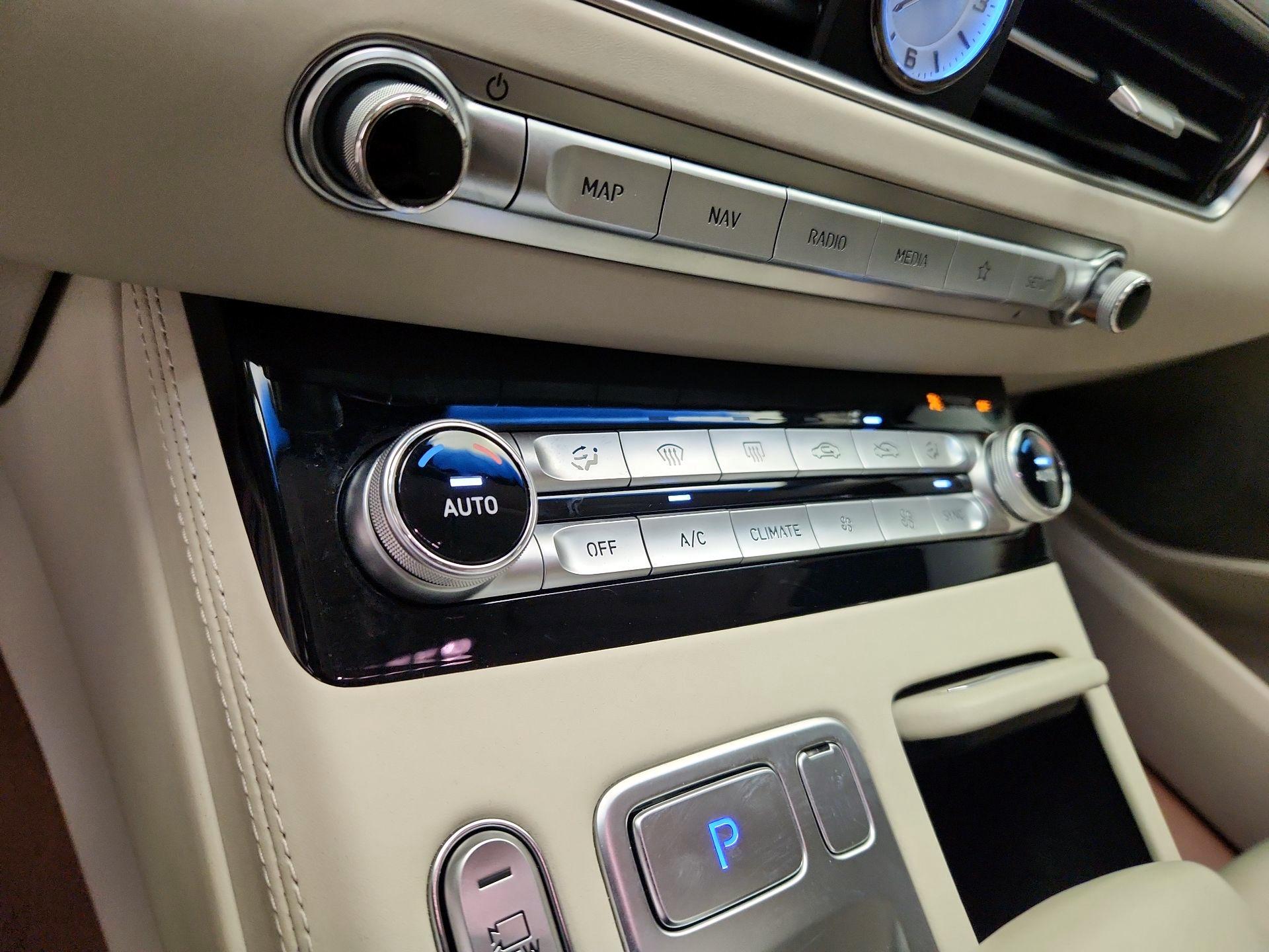 Thumbnail: 2020 Genesis G90 - 17