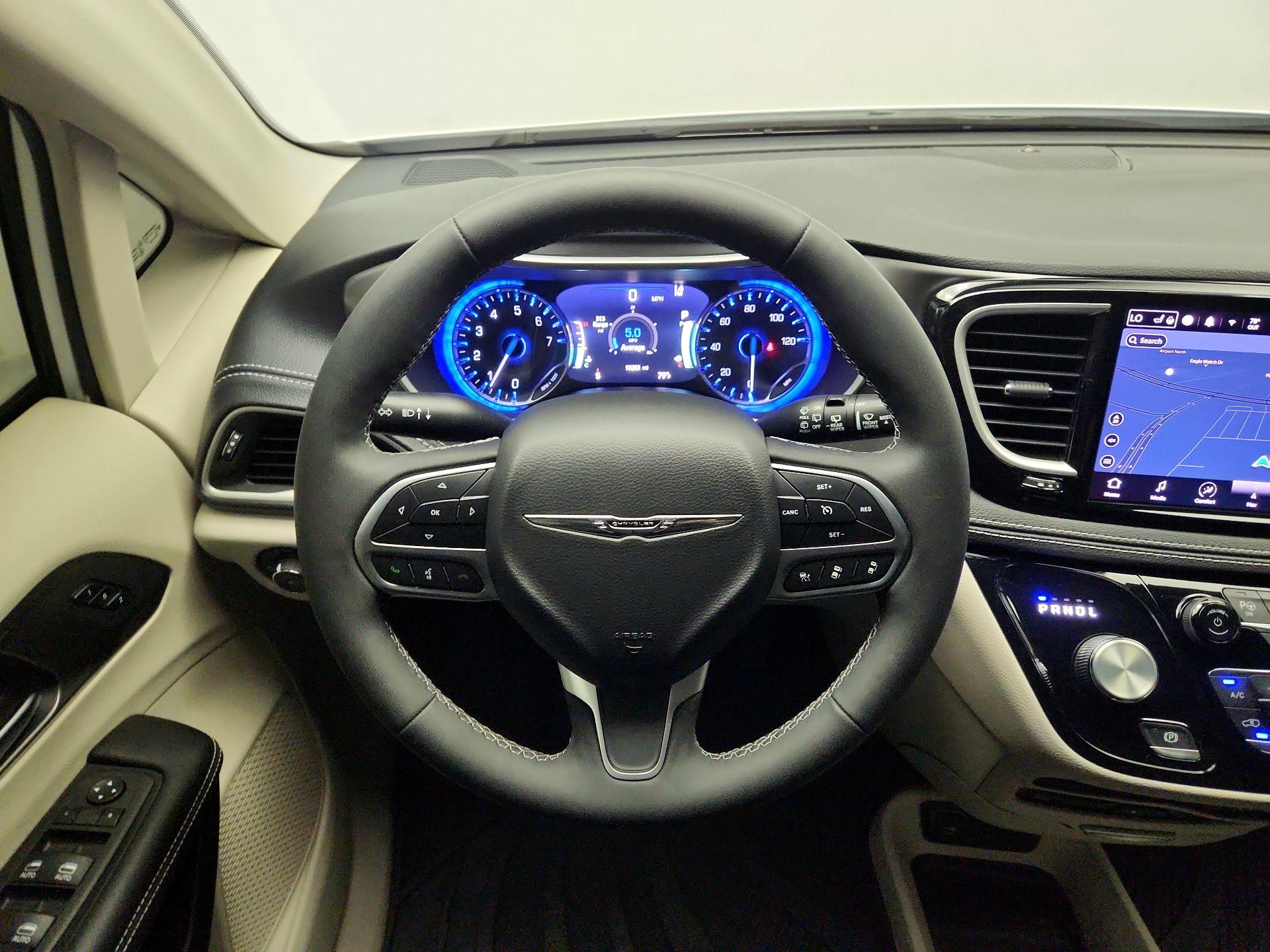Thumbnail: 2022 Chrysler Pacifica - 10
