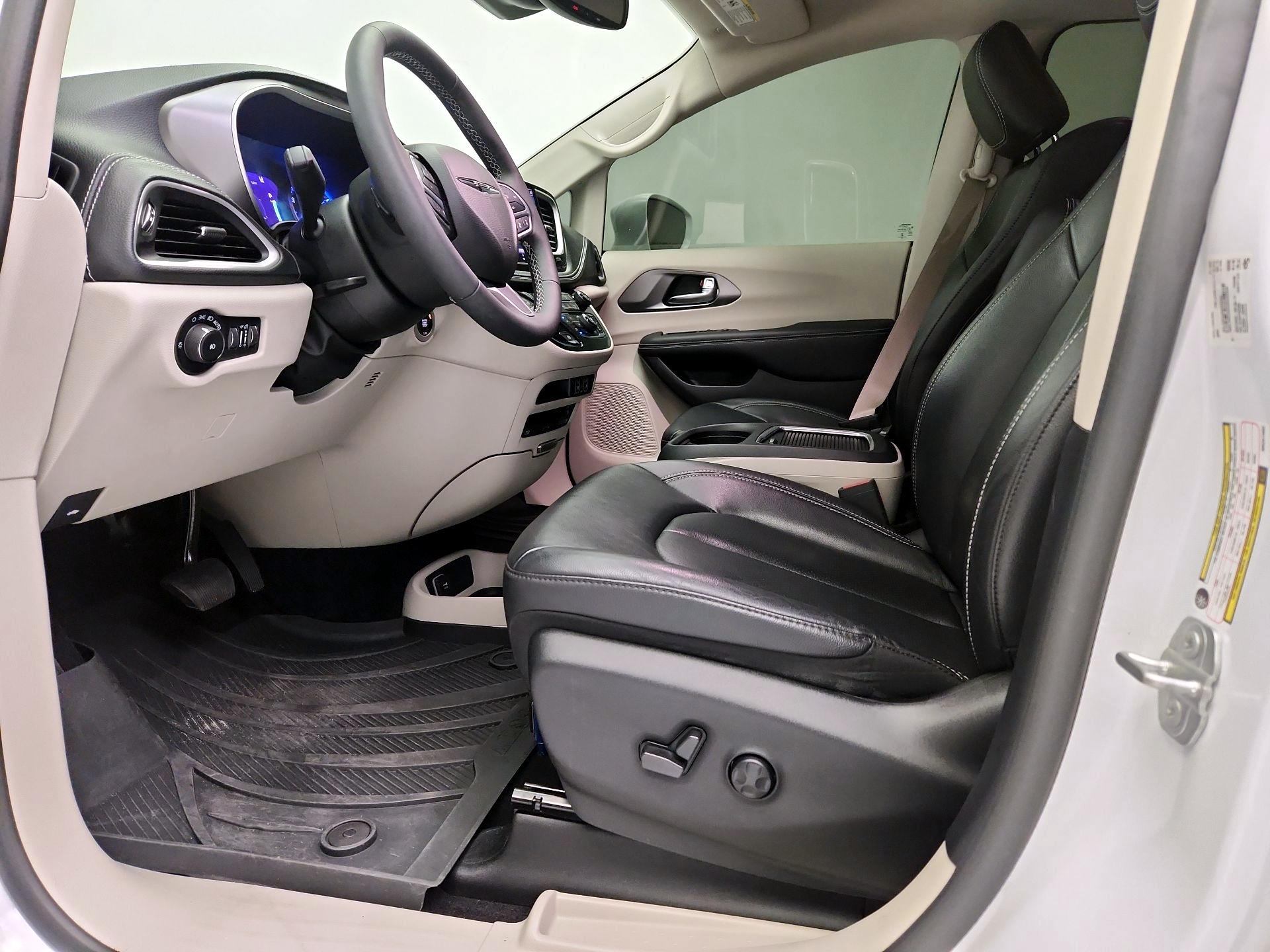 Thumbnail: 2022 Chrysler Pacifica - 11