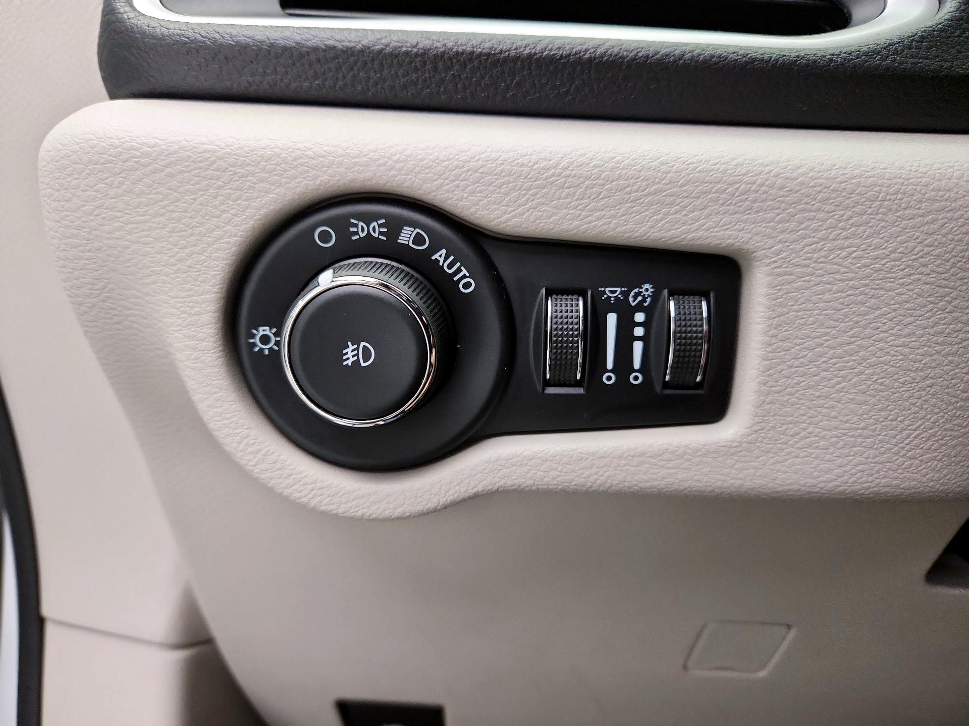 Thumbnail: 2022 Chrysler Pacifica - 13
