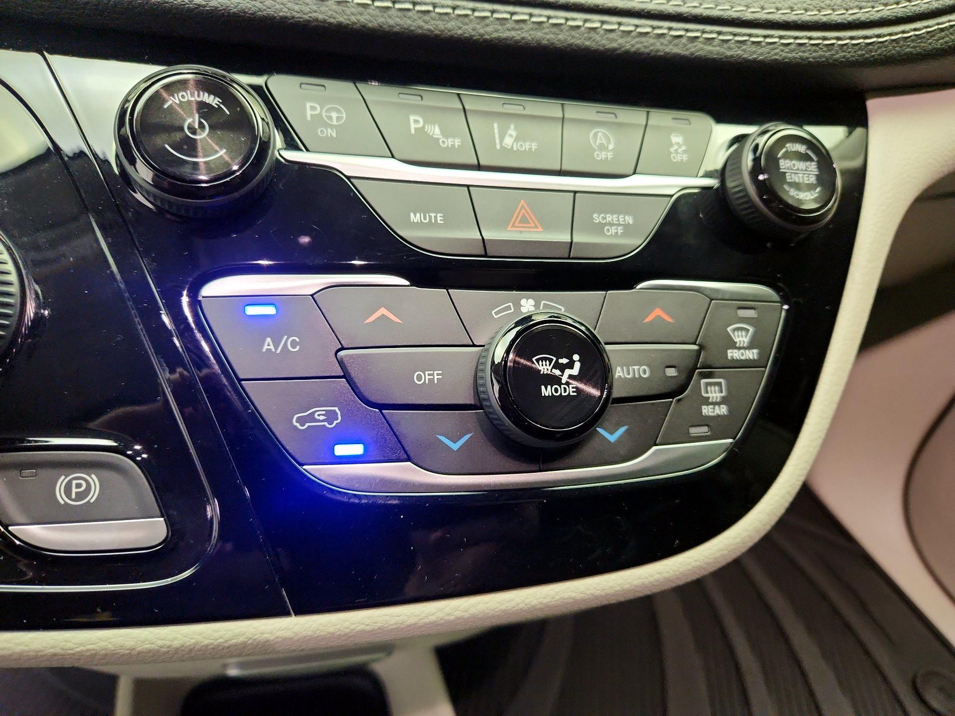Thumbnail: 2022 Chrysler Pacifica - 17