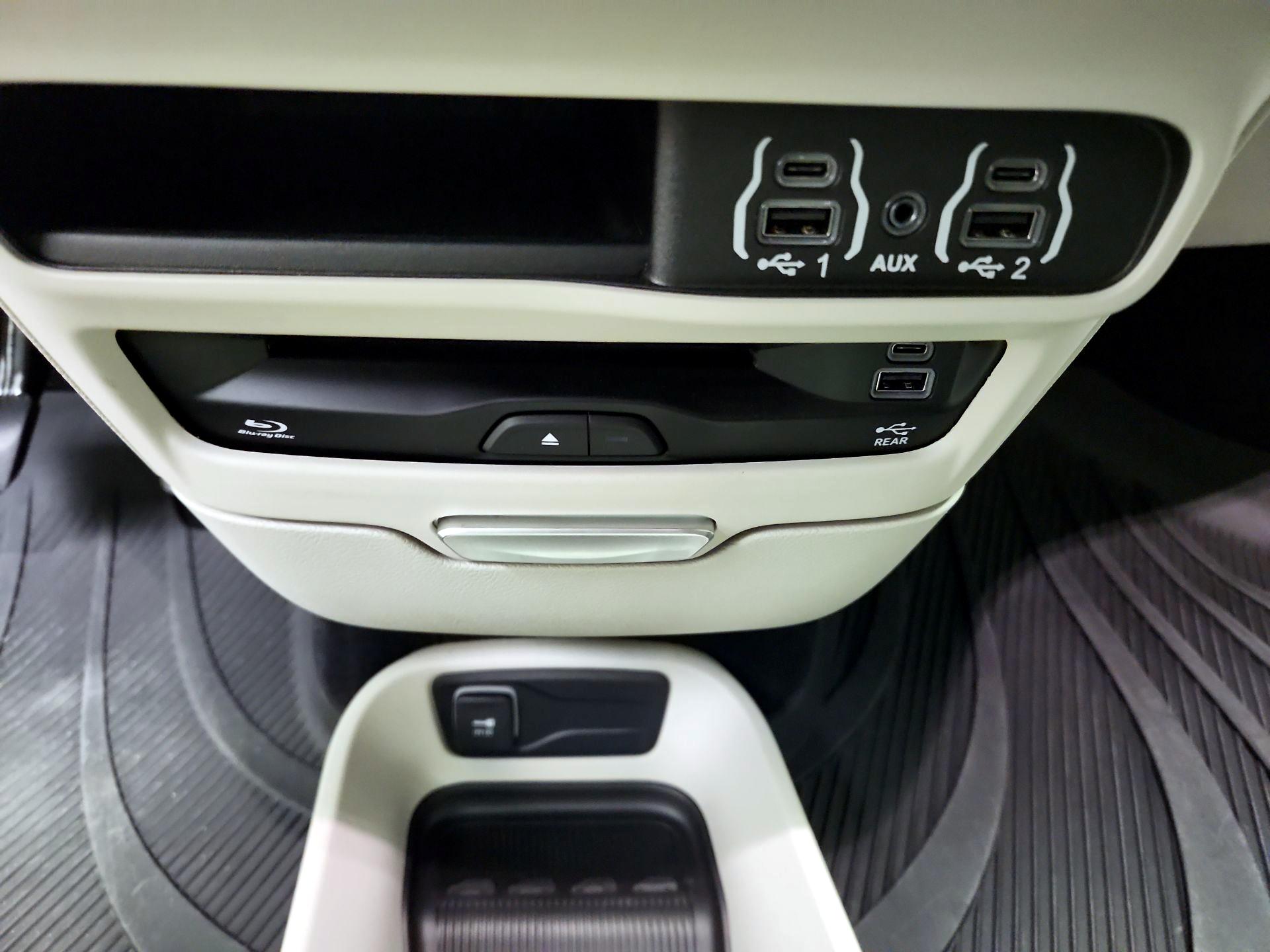 Thumbnail: 2022 Chrysler Pacifica - 19