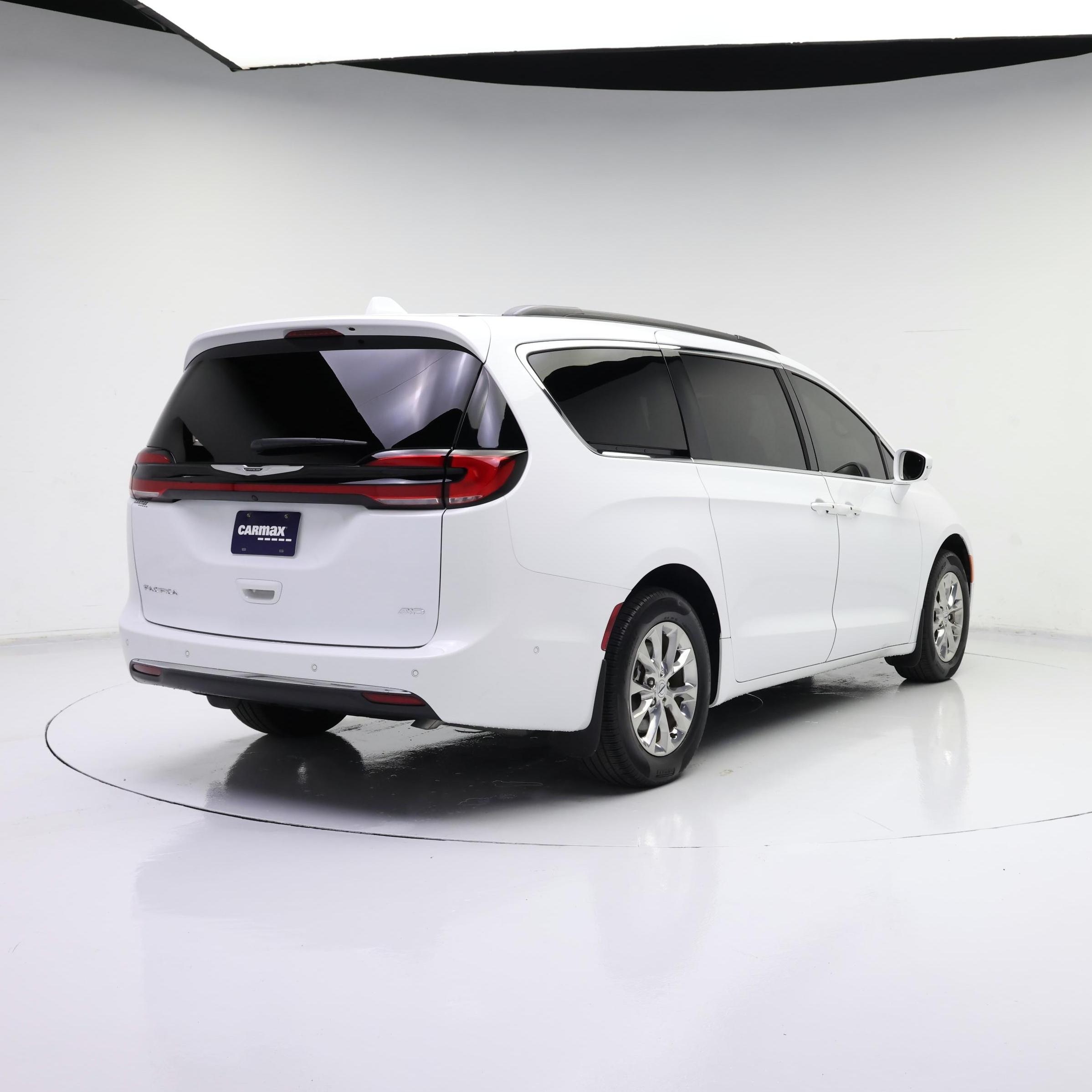 Thumbnail: 2022 Chrysler Pacifica - 8