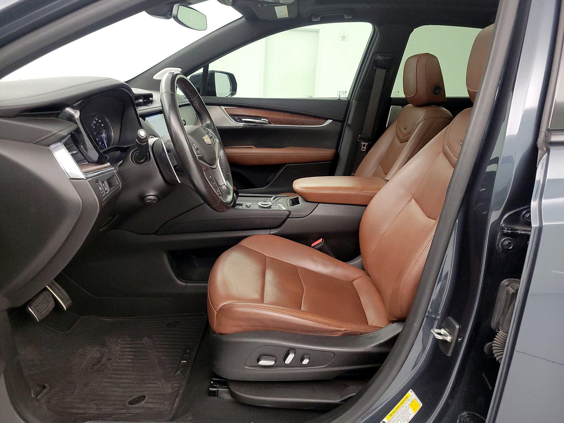 Thumbnail: 2021 Cadillac XT5 - 9