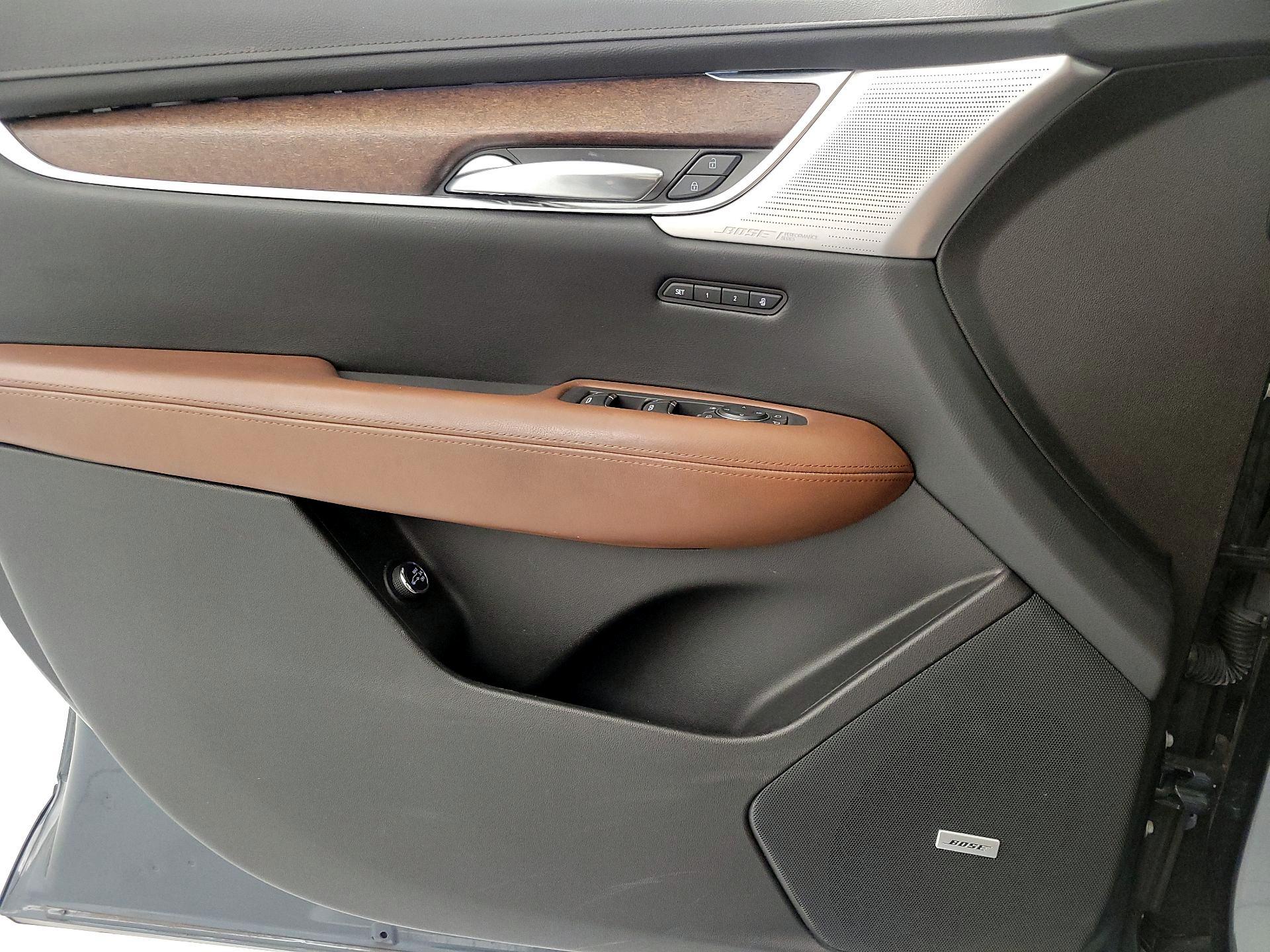 Thumbnail: 2021 Cadillac XT5 - 10
