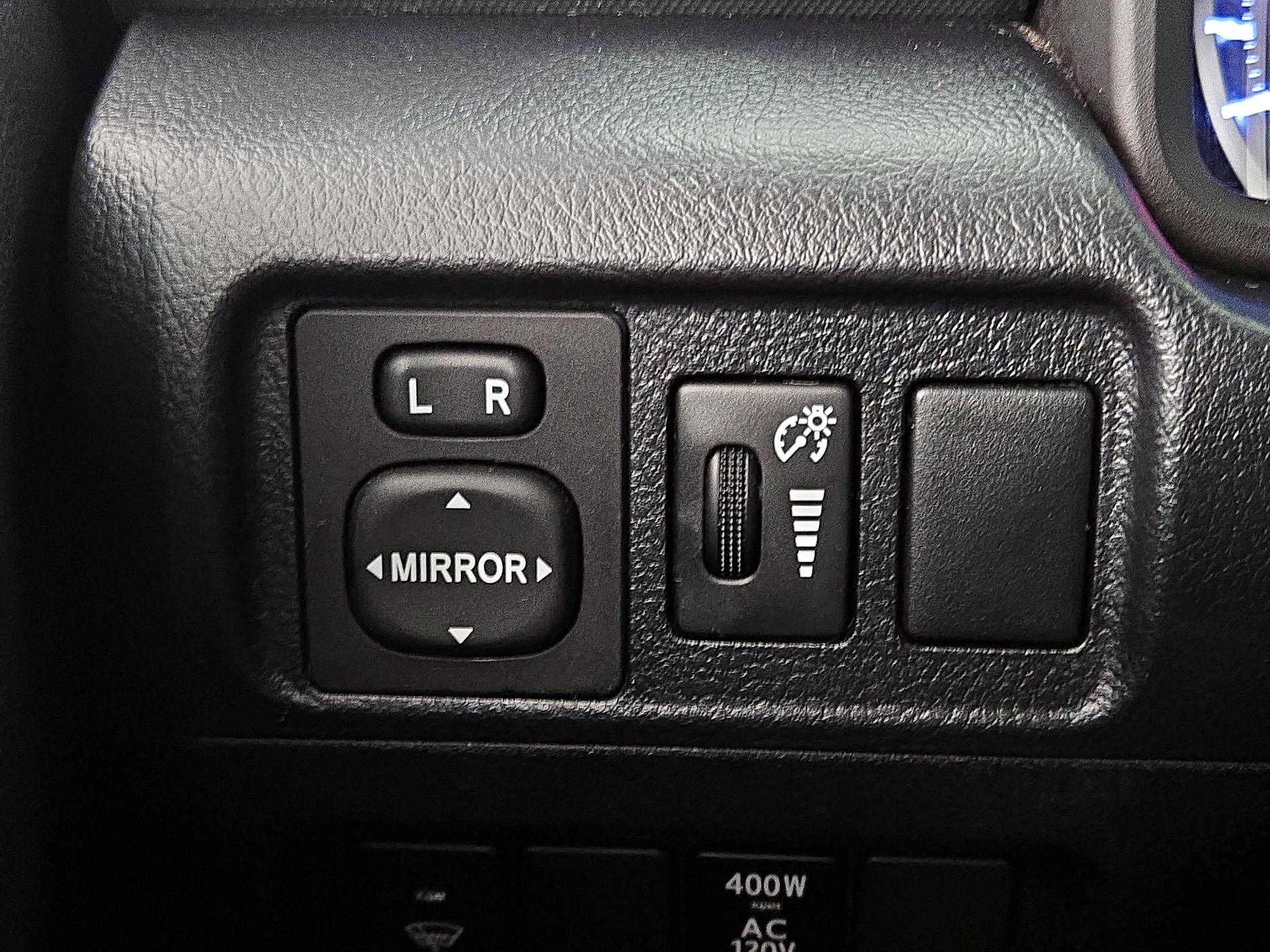 Thumbnail: 2016 Toyota 4Runner - 13