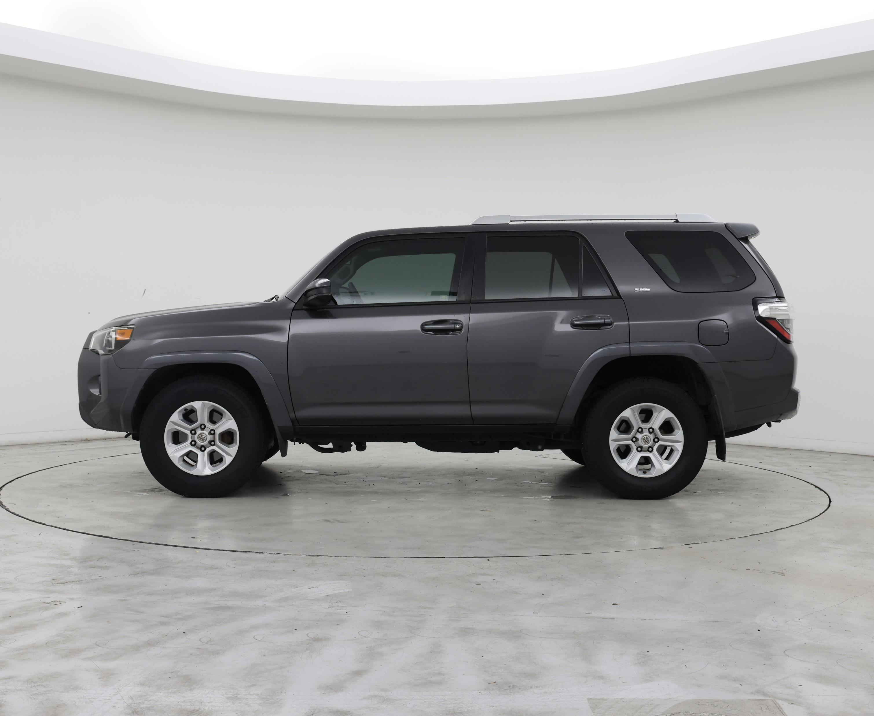 Thumbnail: 2016 Toyota 4Runner - 3