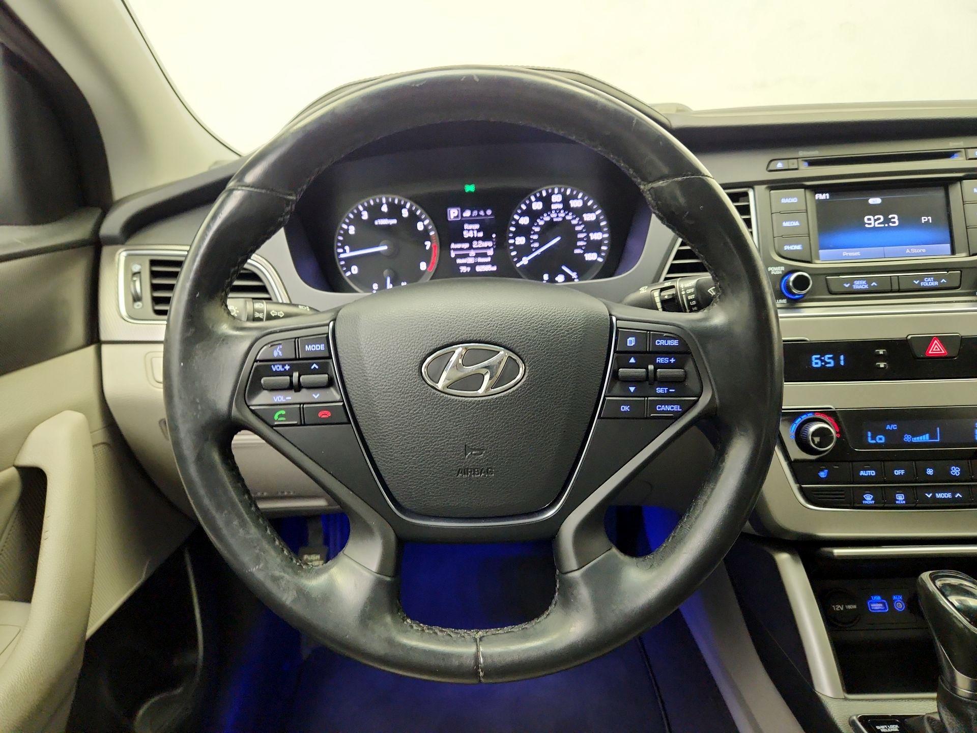 Thumbnail: 2015 Hyundai Sonata - 10