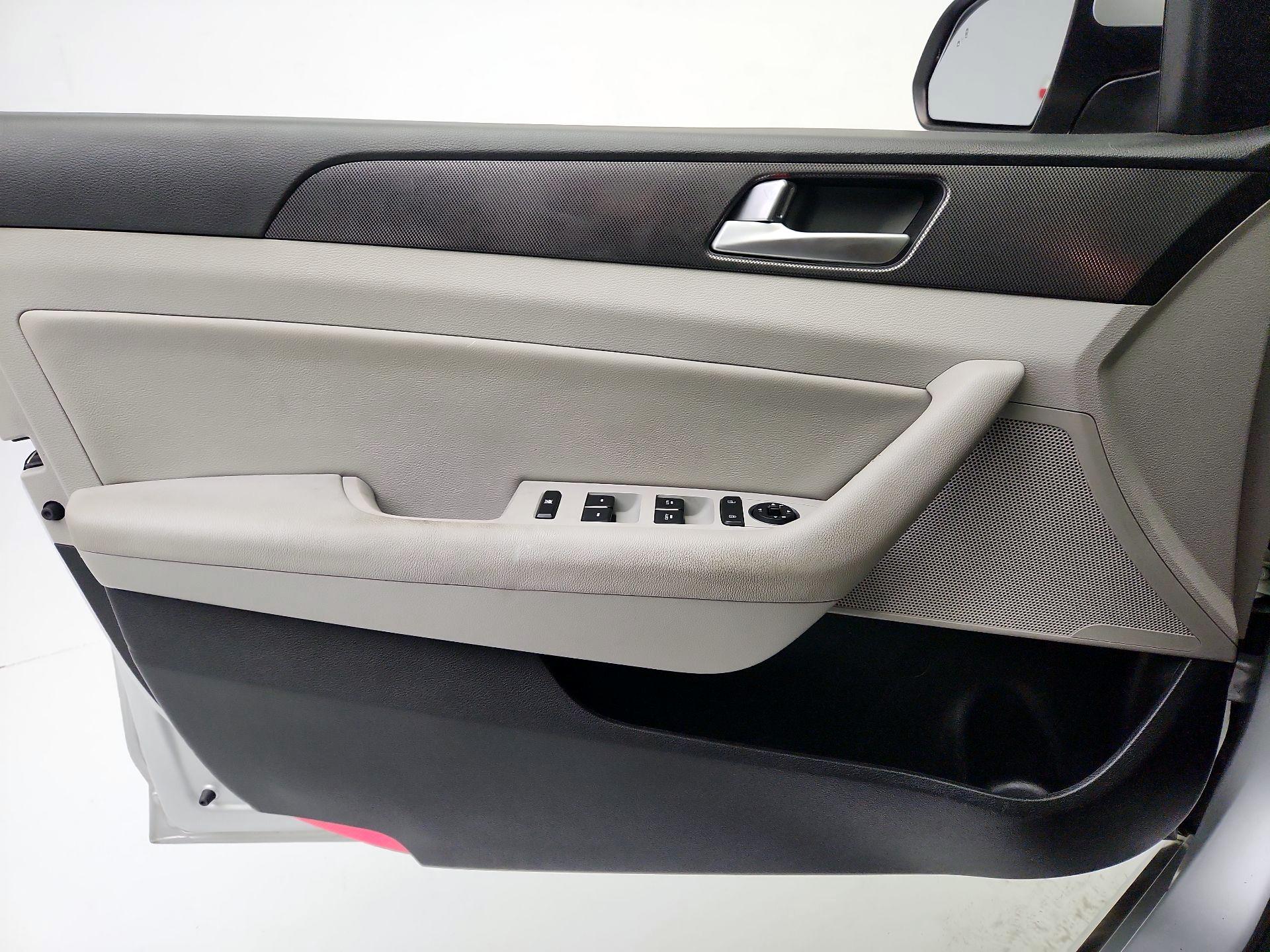 Thumbnail: 2015 Hyundai Sonata - 12