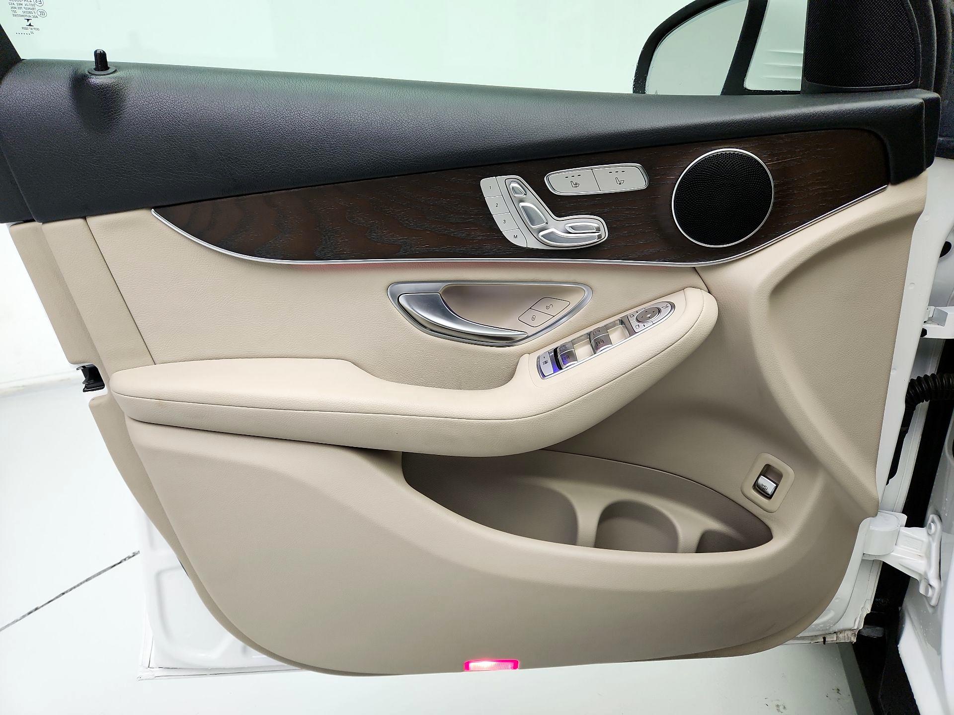 Thumbnail: 2020 Mercedes-Benz GLC - 12