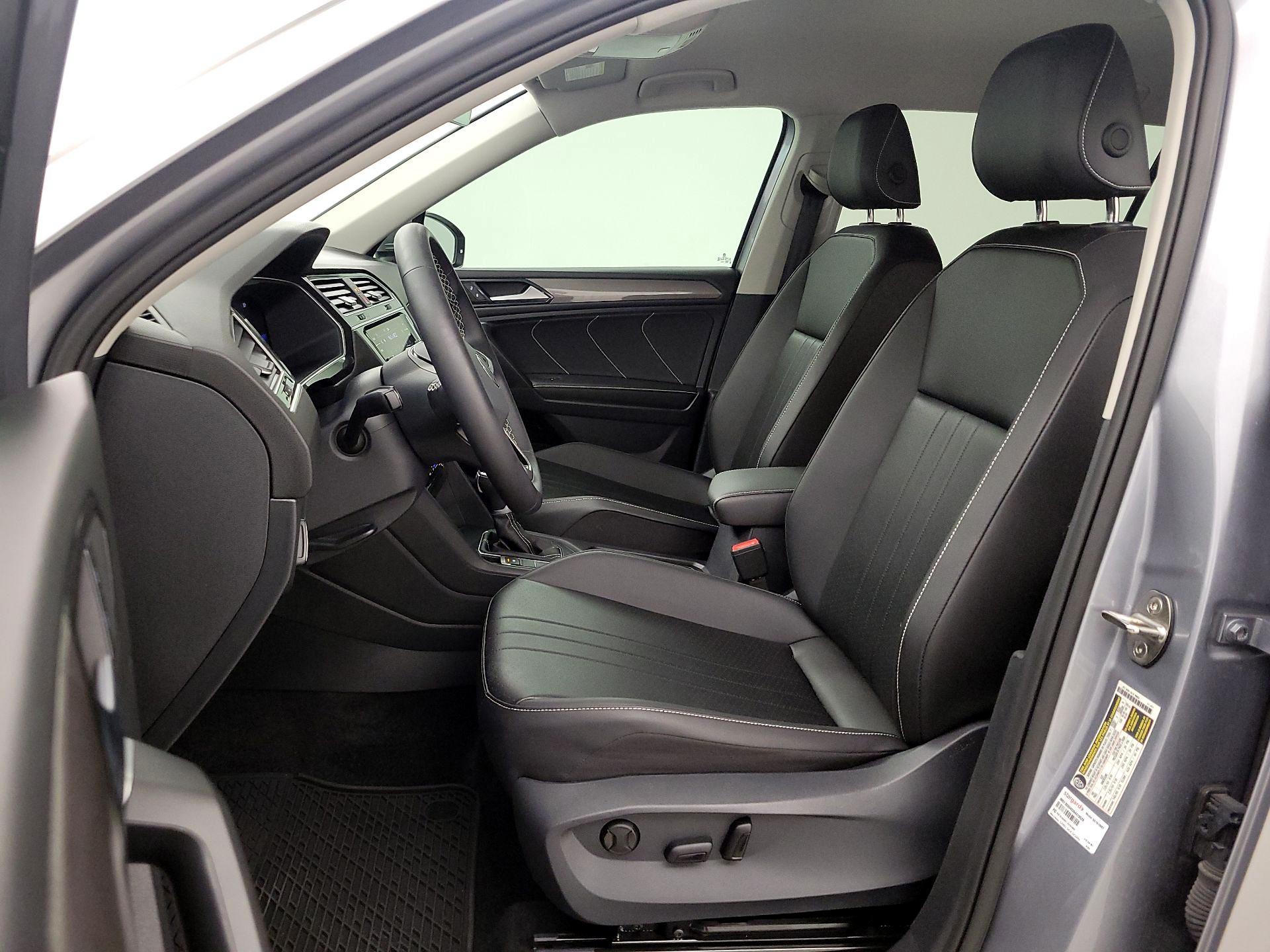 Thumbnail: 2024 Volkswagen Tiguan - 11