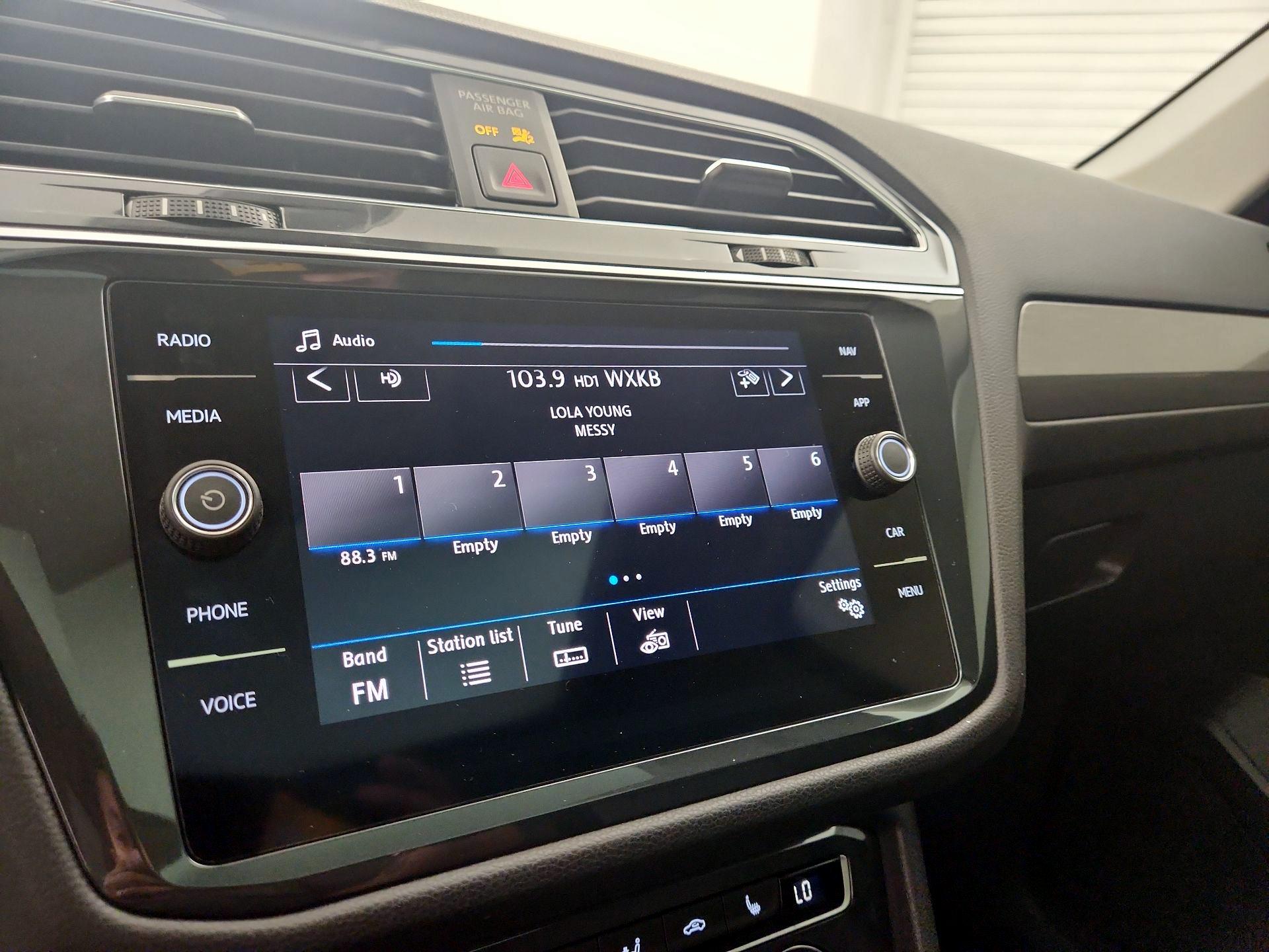 Thumbnail: 2020 Volkswagen Tiguan - 15