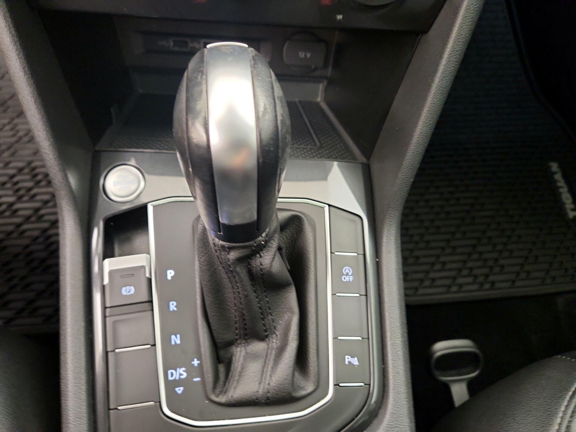 Thumbnail: 2020 Volkswagen Tiguan - 17
