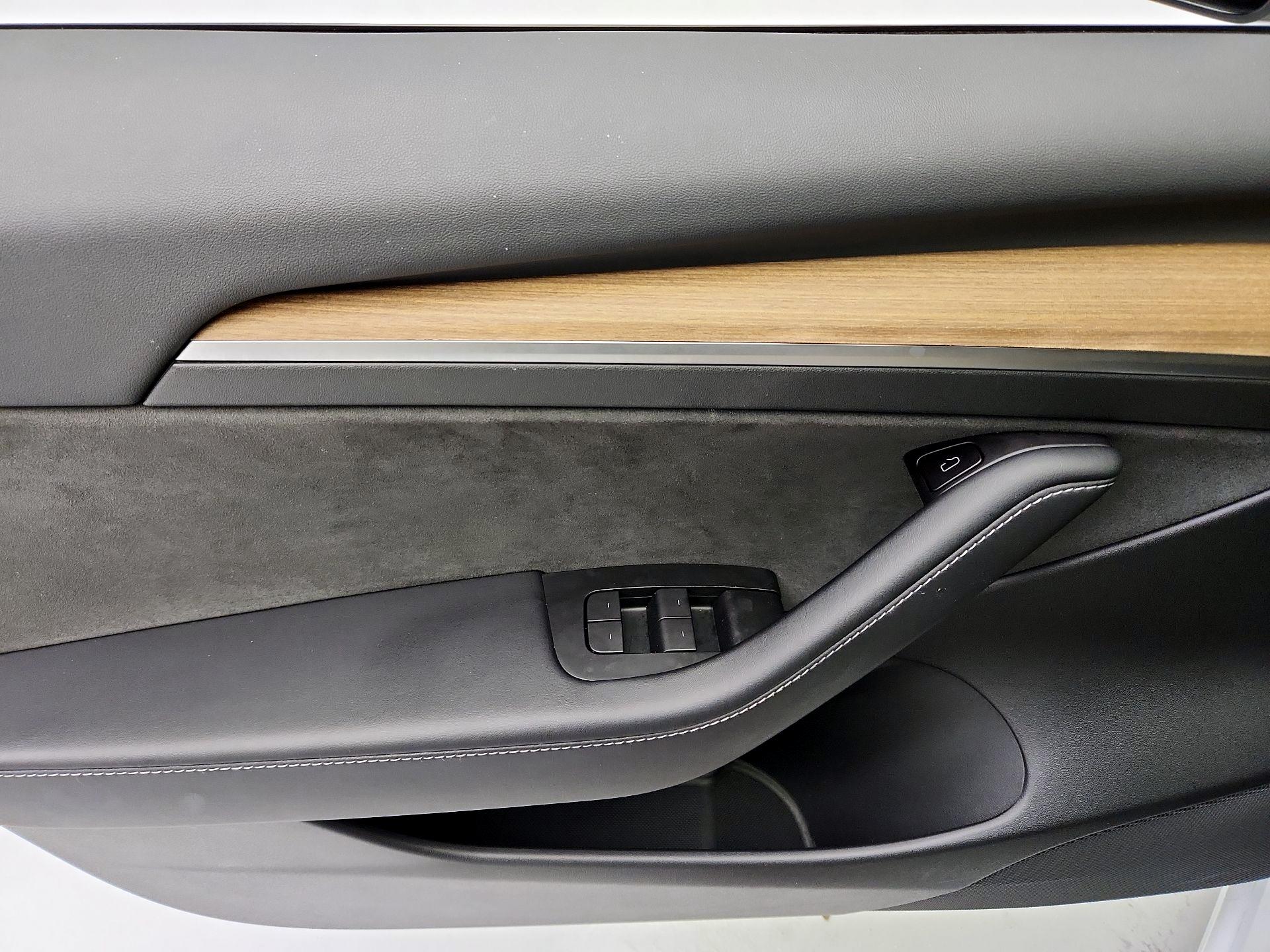 Thumbnail: 2022 Tesla Model 3 - 12