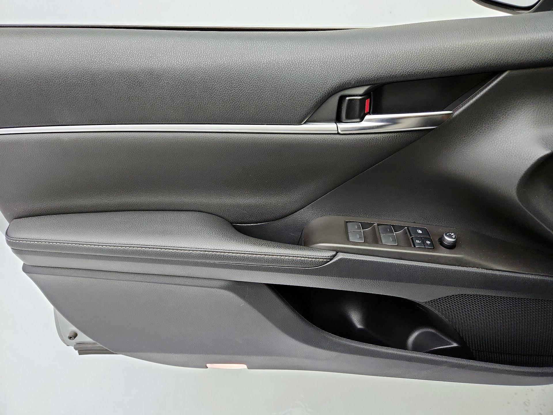 Thumbnail: 2021 Toyota Camry - 12