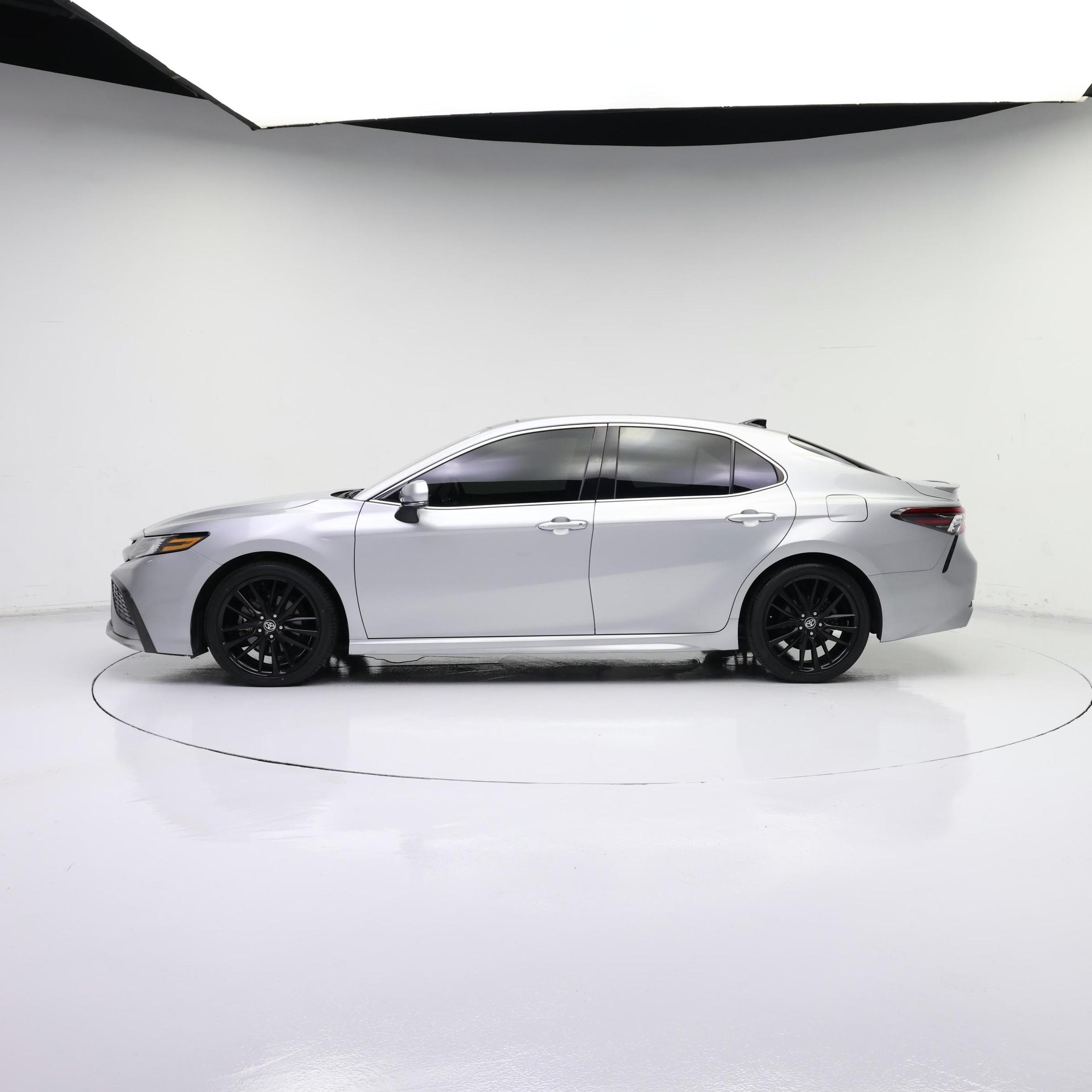 Thumbnail: 2021 Toyota Camry - 3