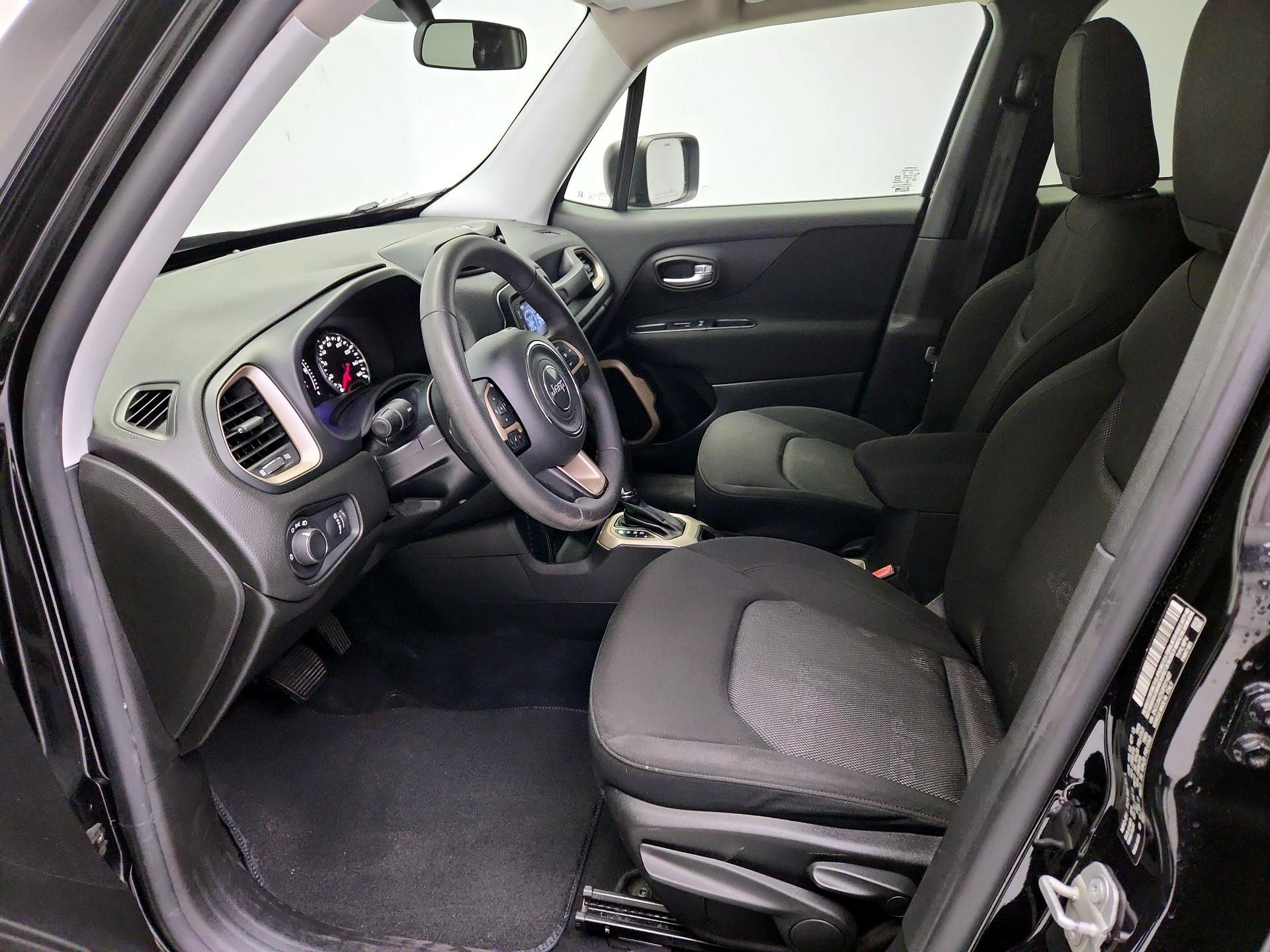 Thumbnail: 2016 Jeep Renegade - 11