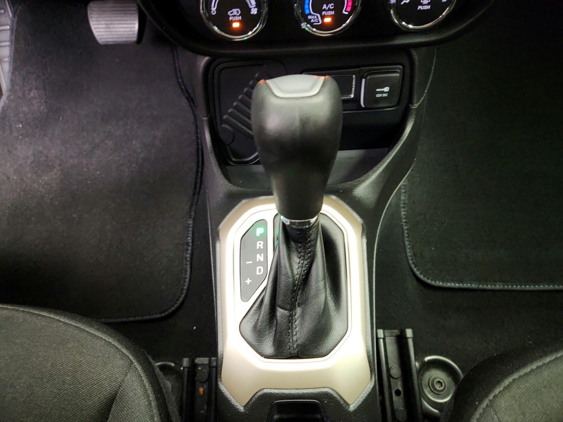 Thumbnail: 2016 Jeep Renegade - 18