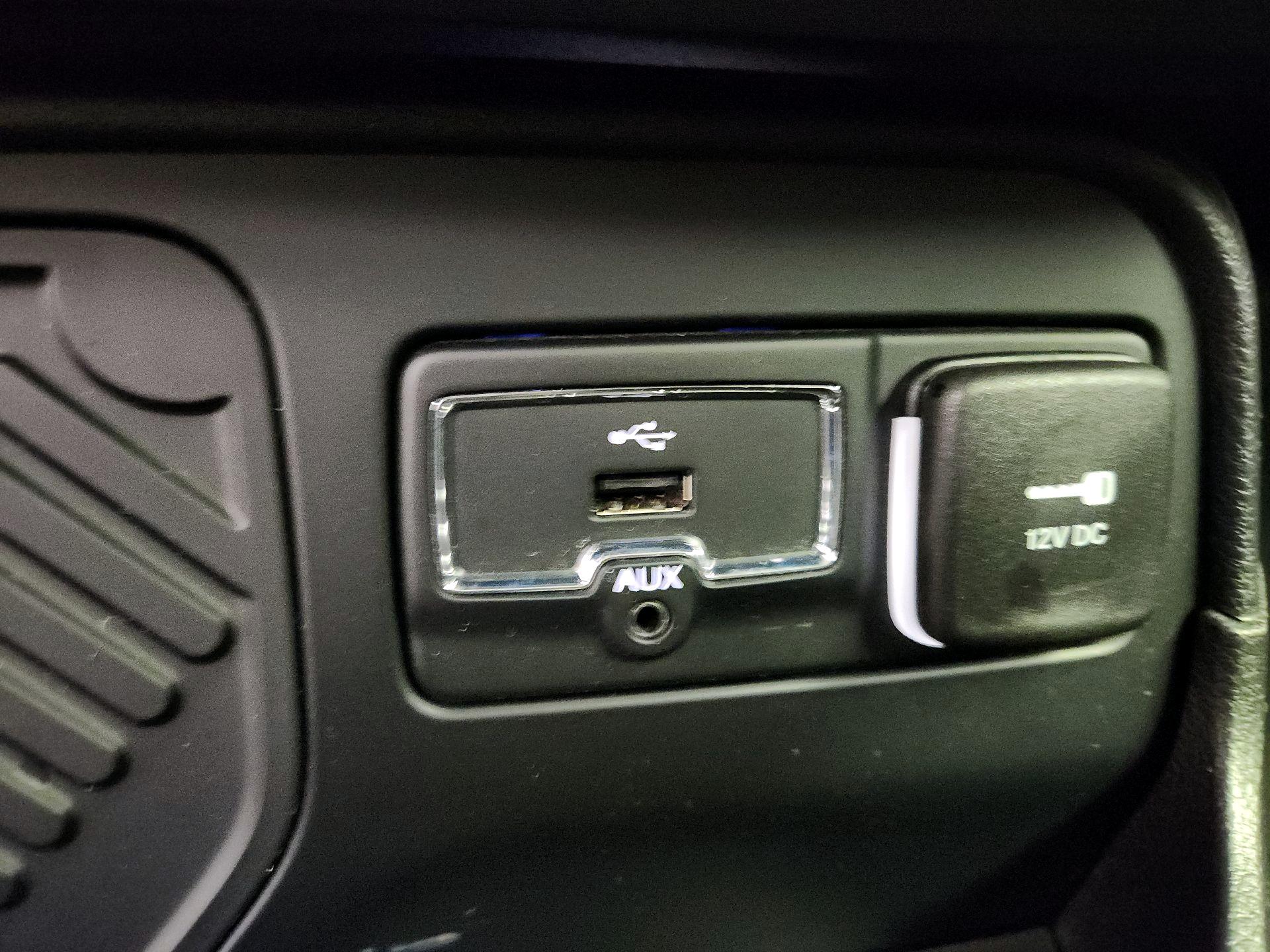 Thumbnail: 2016 Jeep Renegade - 19