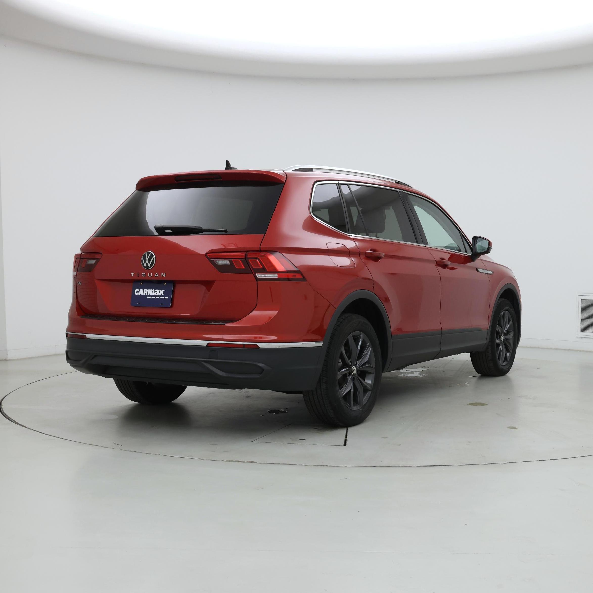 Thumbnail: 2023 Volkswagen Tiguan - 8