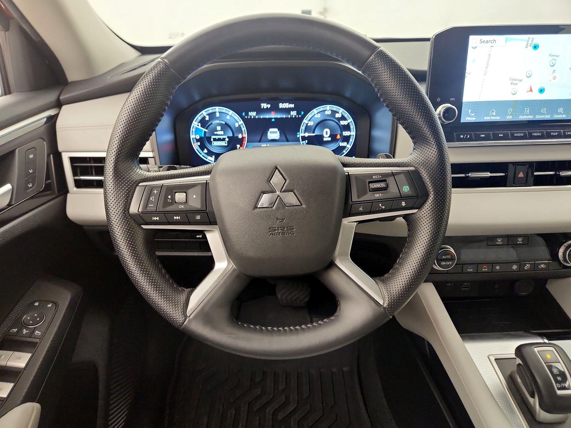 Thumbnail: 2024 Mitsubishi Outlander - 10