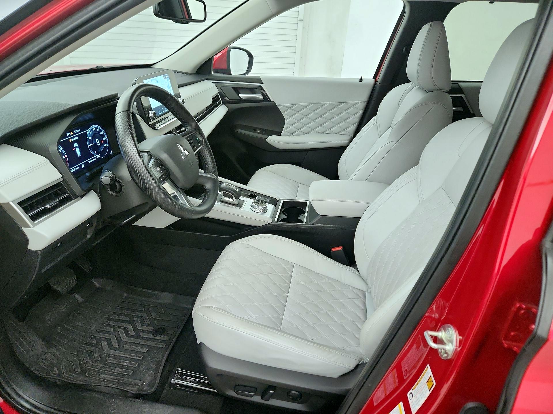 Thumbnail: 2024 Mitsubishi Outlander - 11