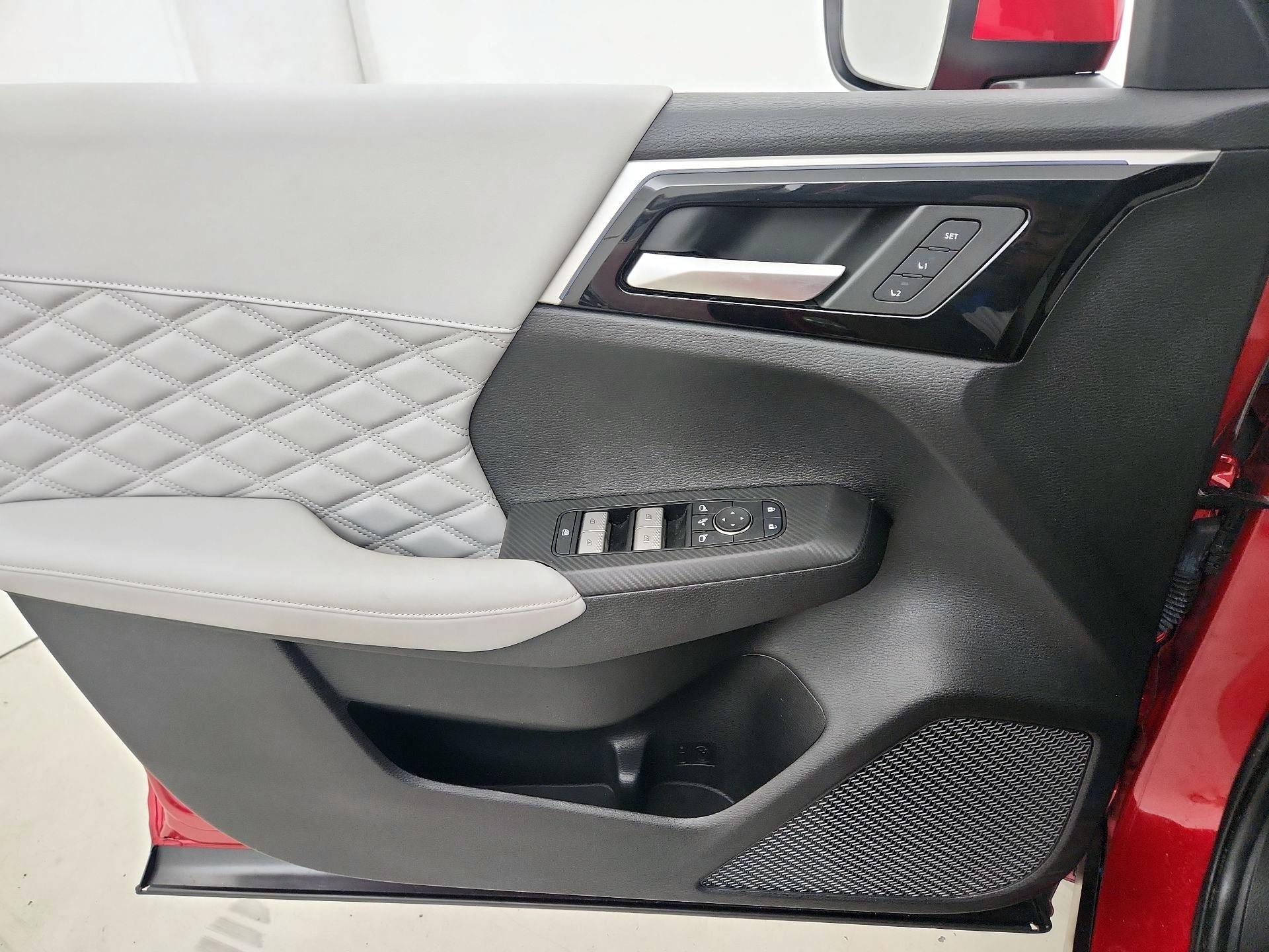 Thumbnail: 2024 Mitsubishi Outlander - 12