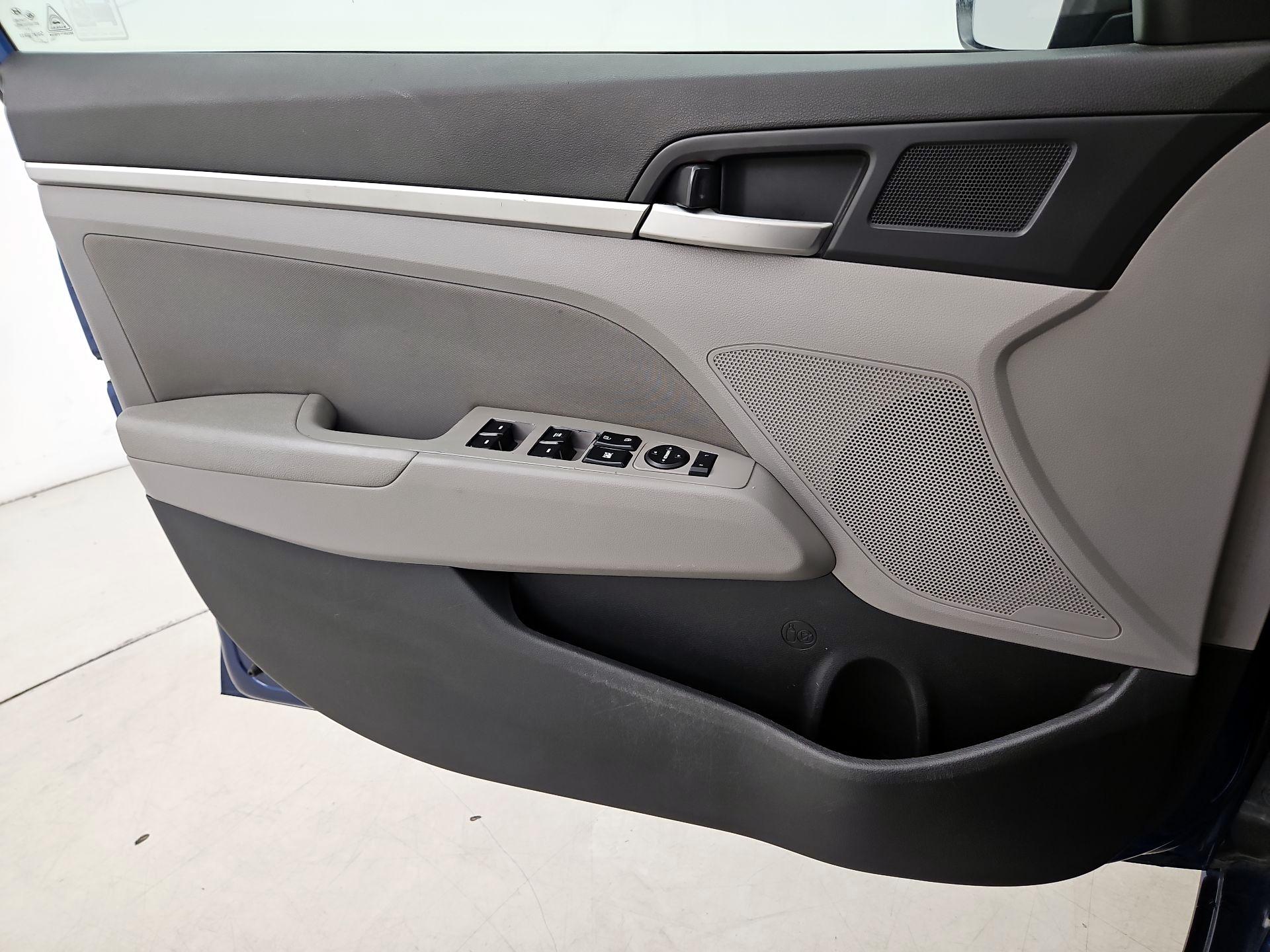 Thumbnail: 2020 Hyundai Elantra - 12