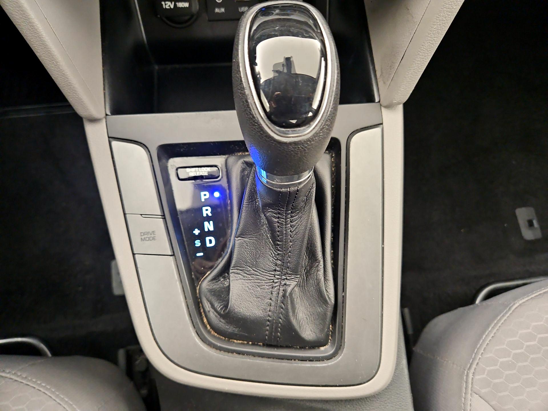 Thumbnail: 2020 Hyundai Elantra - 17