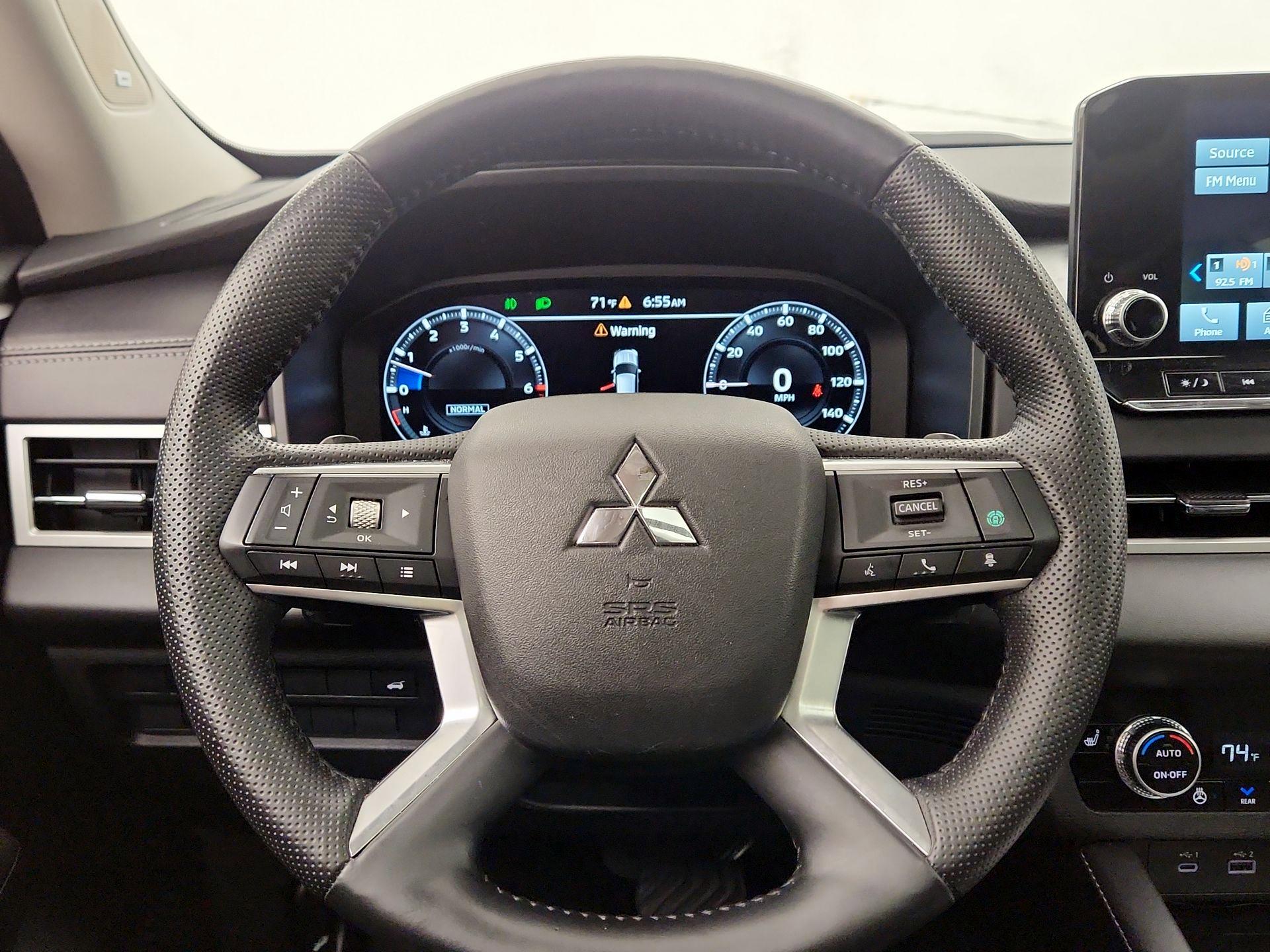 Thumbnail: 2024 Mitsubishi Outlander - 10