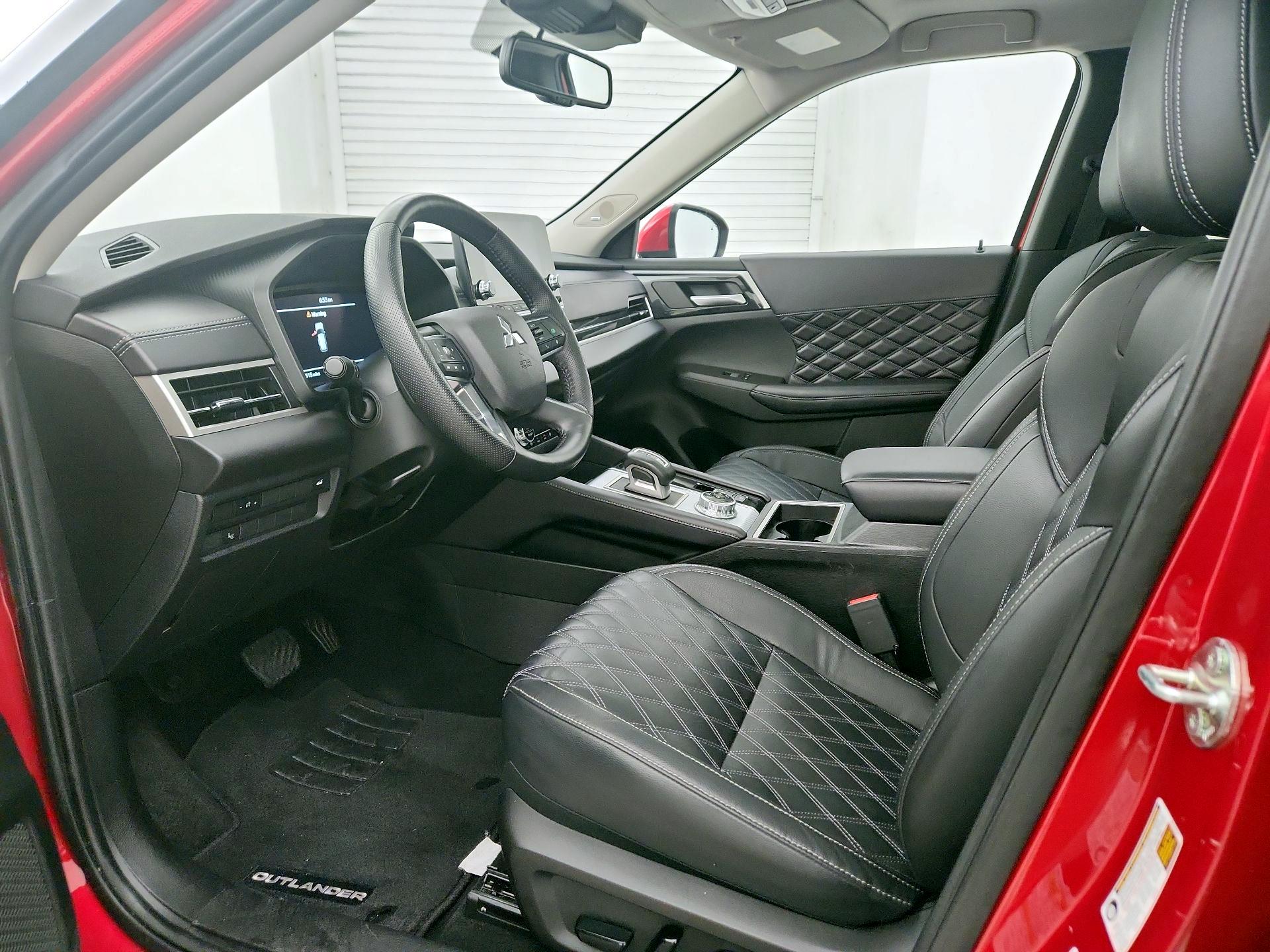 Thumbnail: 2024 Mitsubishi Outlander - 11