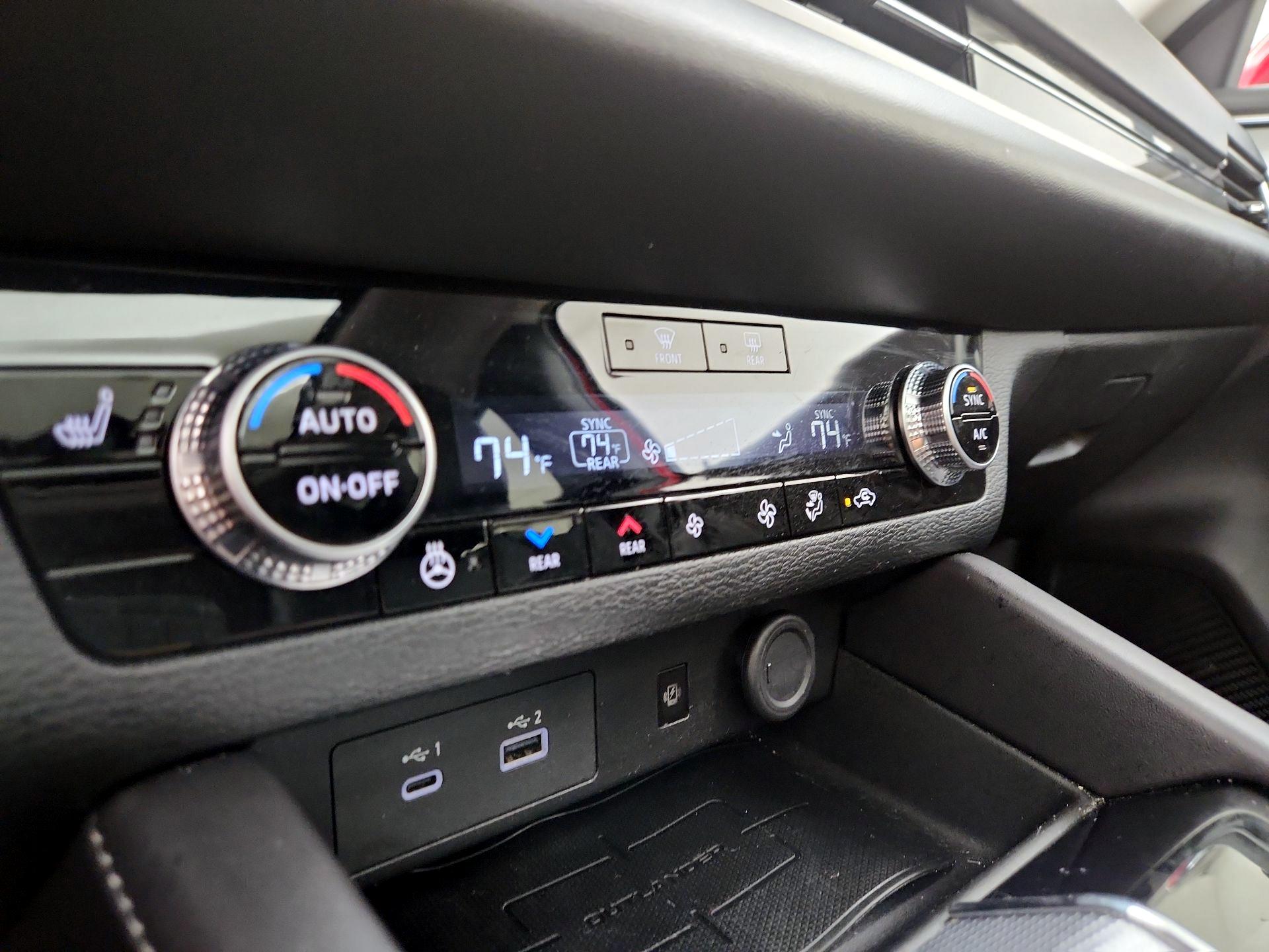 Thumbnail: 2024 Mitsubishi Outlander - 16