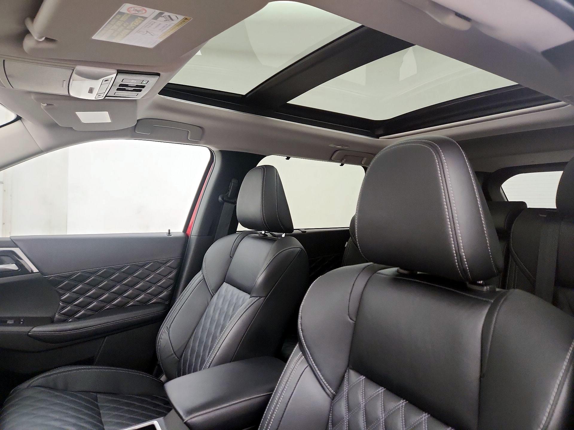 Thumbnail: 2024 Mitsubishi Outlander - 19