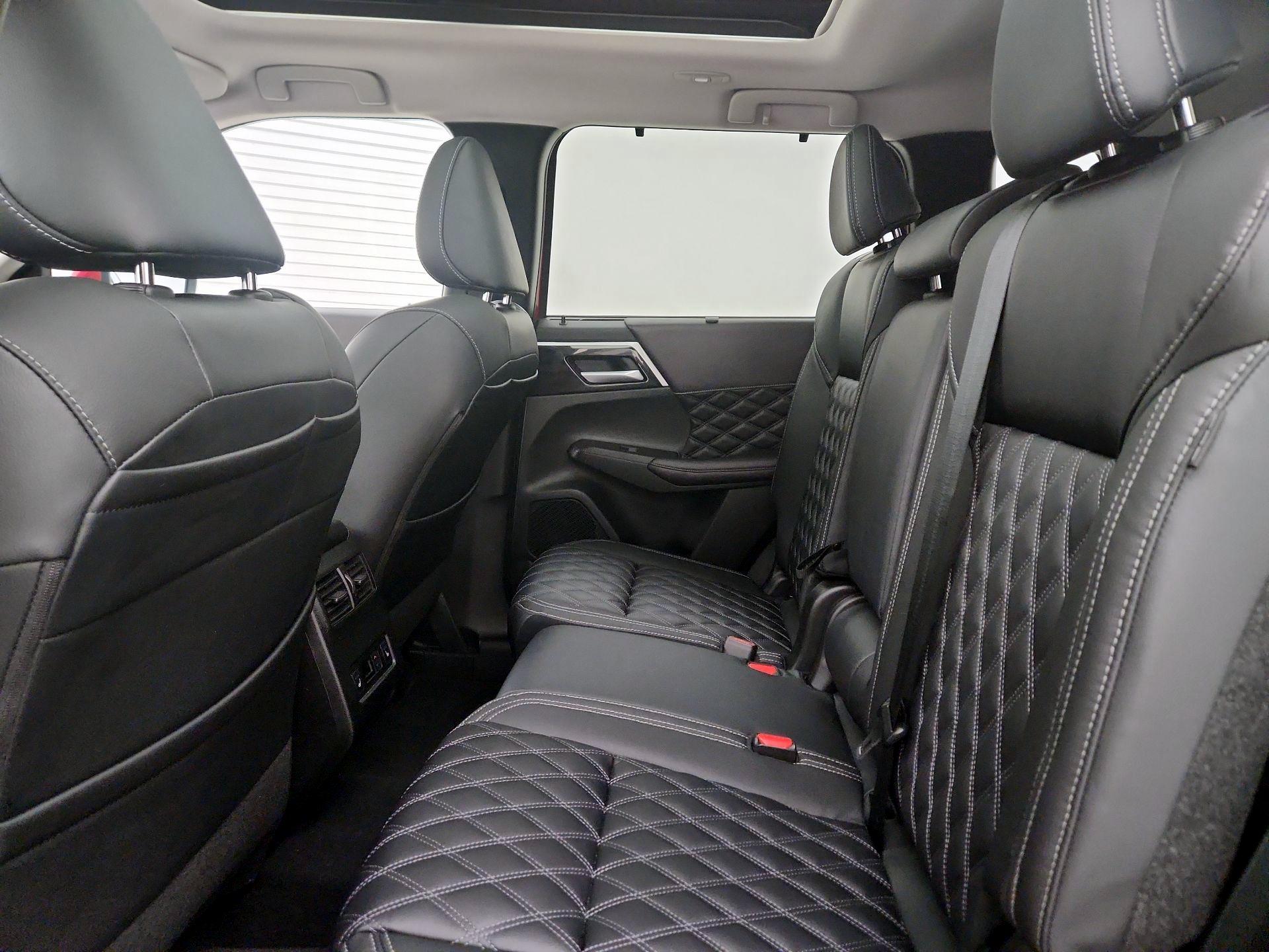 Thumbnail: 2024 Mitsubishi Outlander - 20