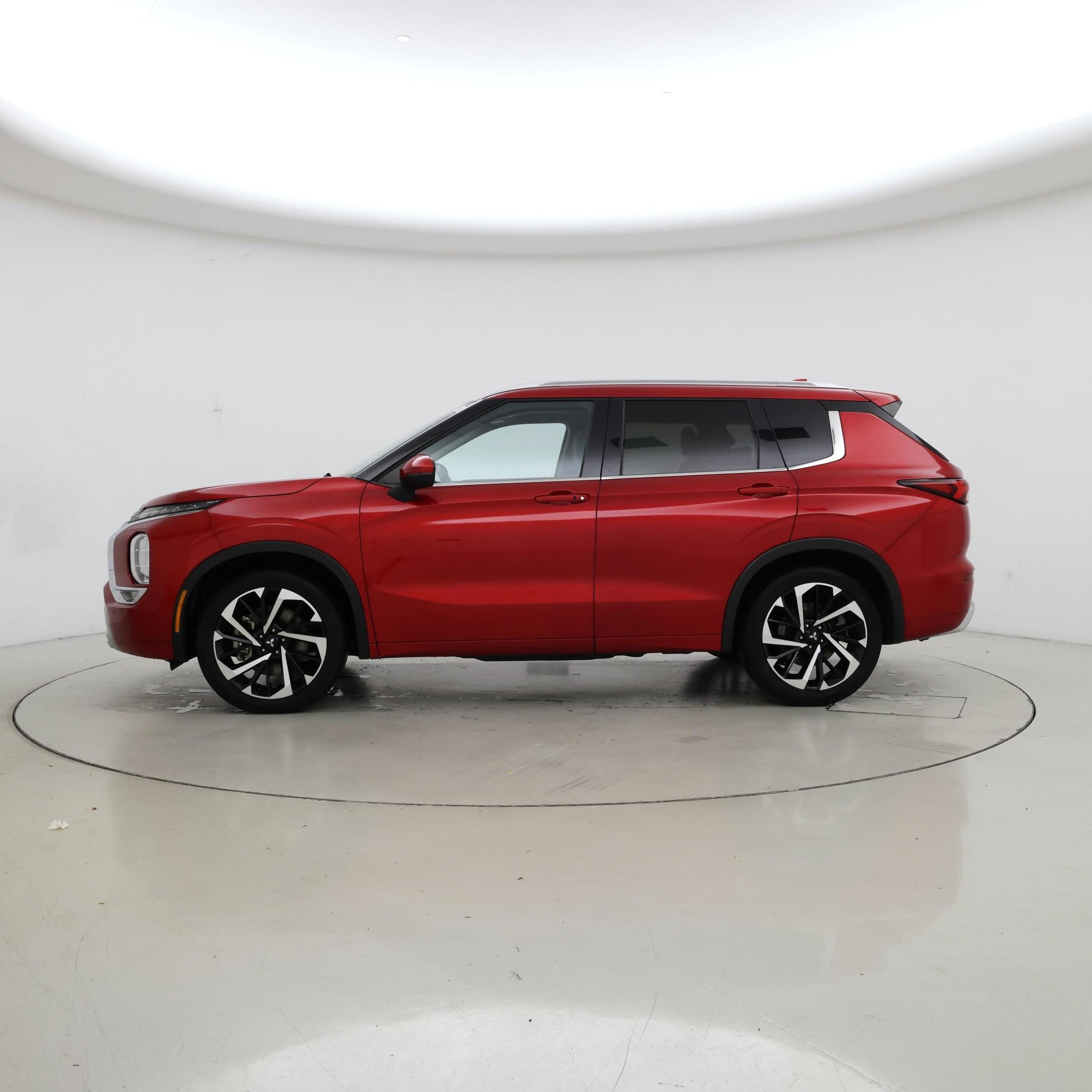 Thumbnail: 2024 Mitsubishi Outlander - 3