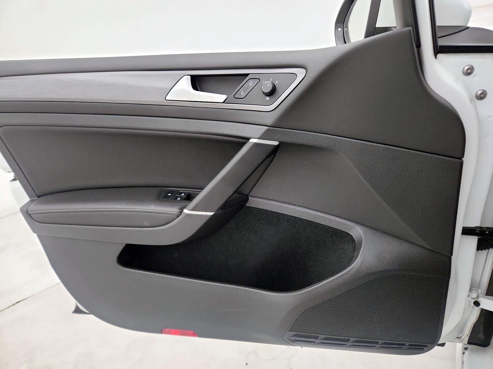 Thumbnail: 2020 Volkswagen Golf - 12