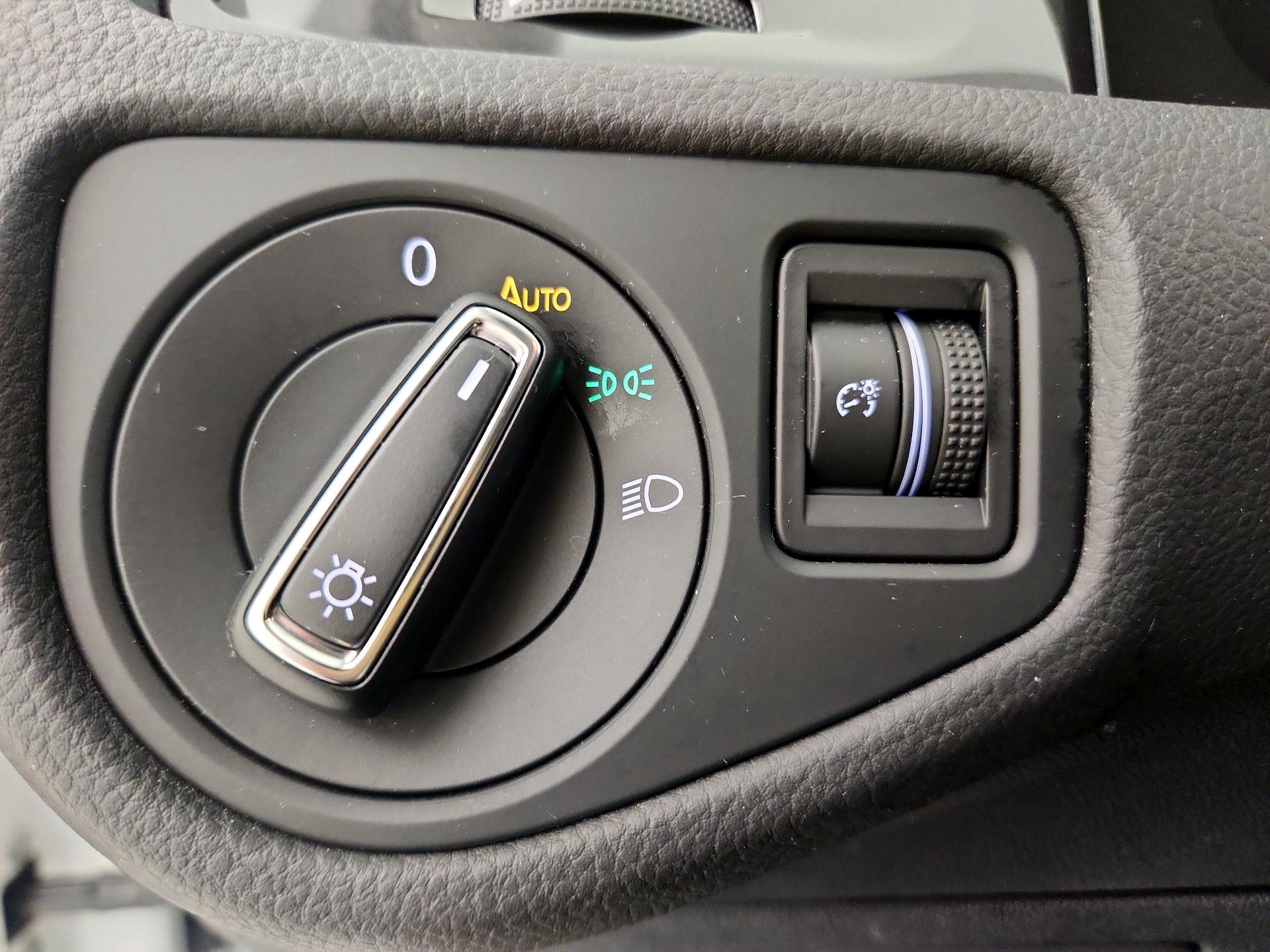 Thumbnail: 2020 Volkswagen Golf - 13