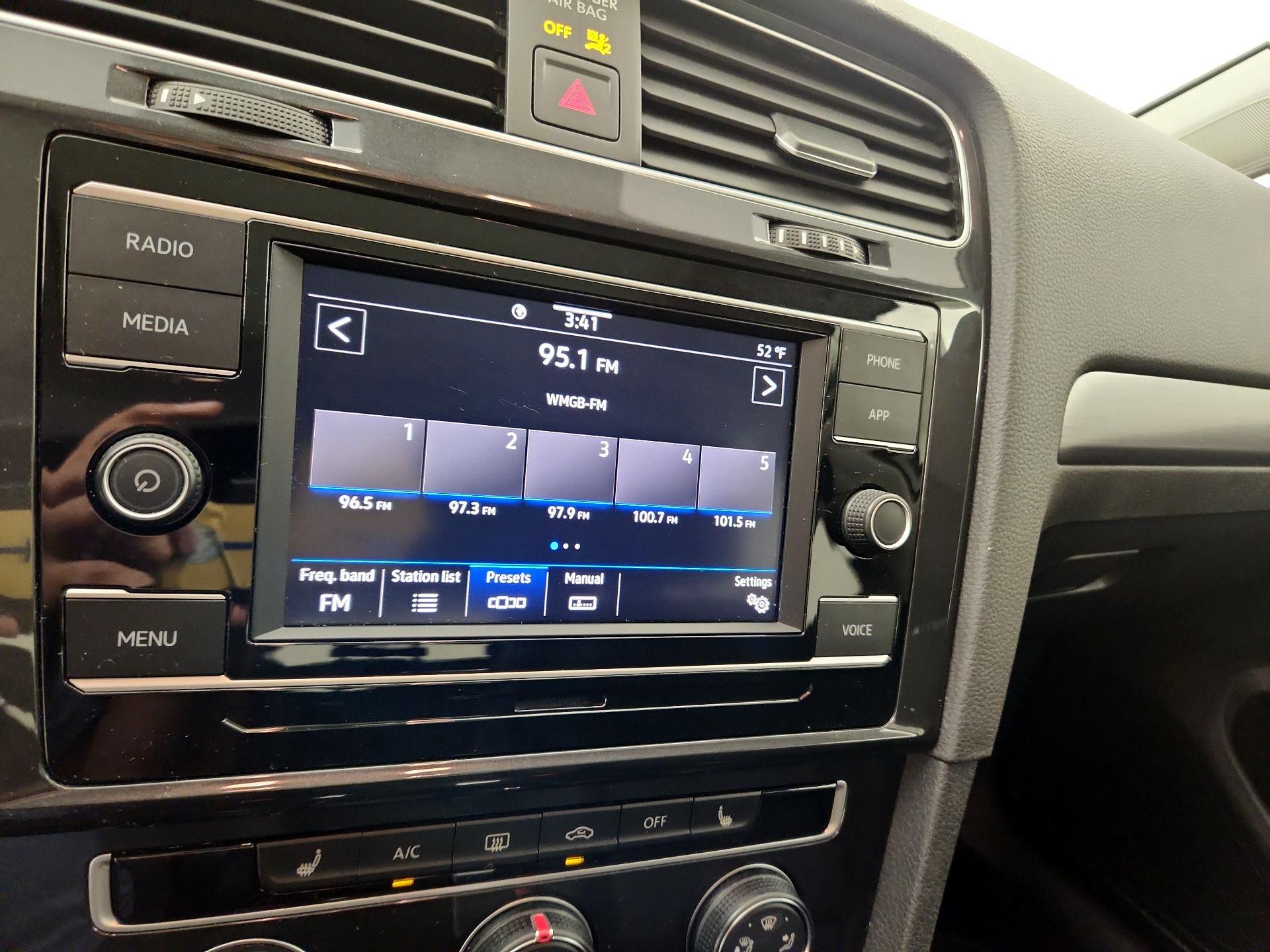 Thumbnail: 2020 Volkswagen Golf - 15