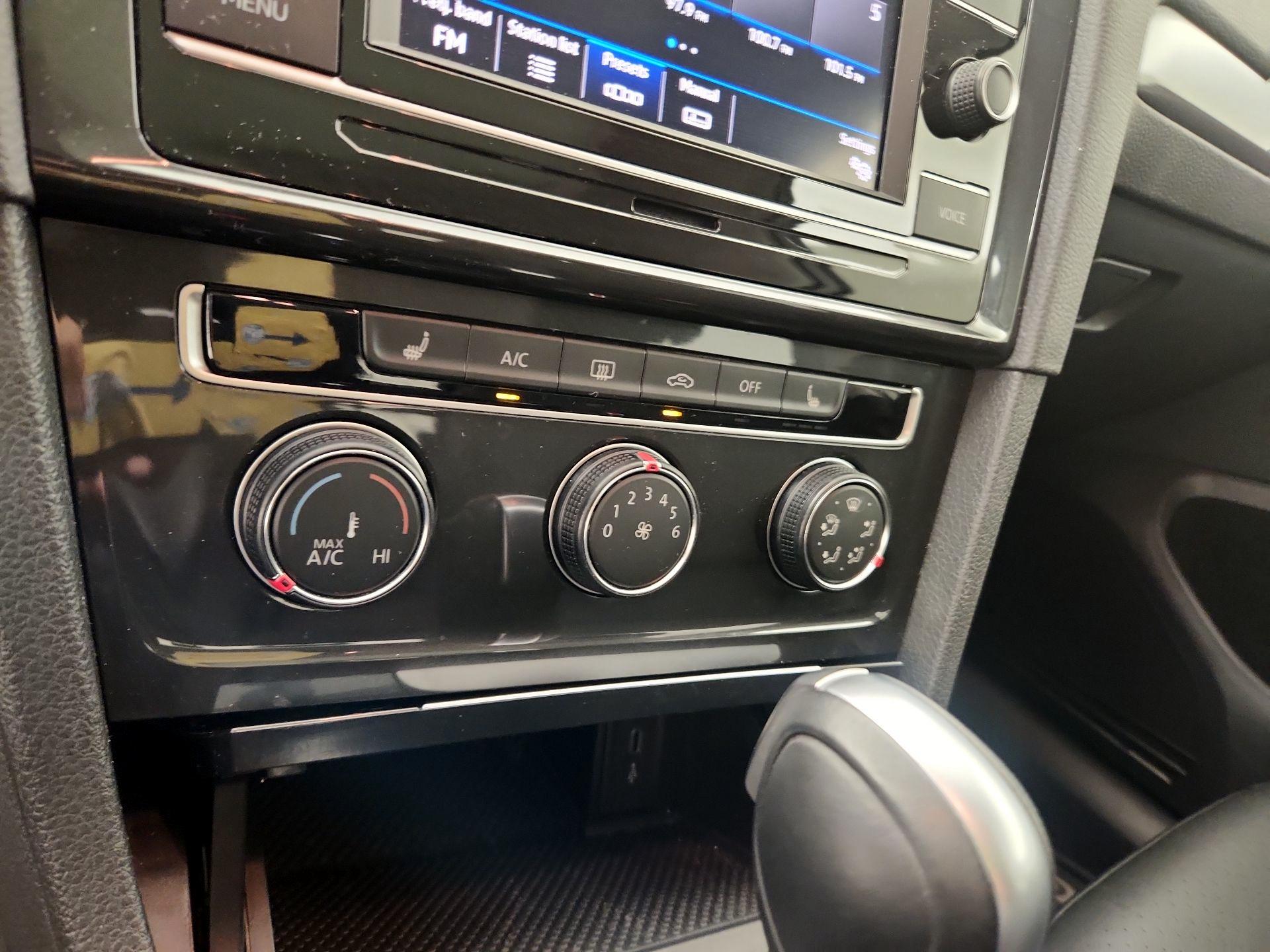 Thumbnail: 2020 Volkswagen Golf - 16