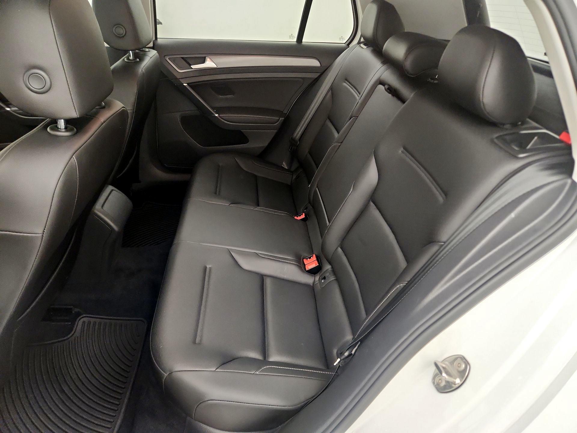 Thumbnail: 2020 Volkswagen Golf - 20