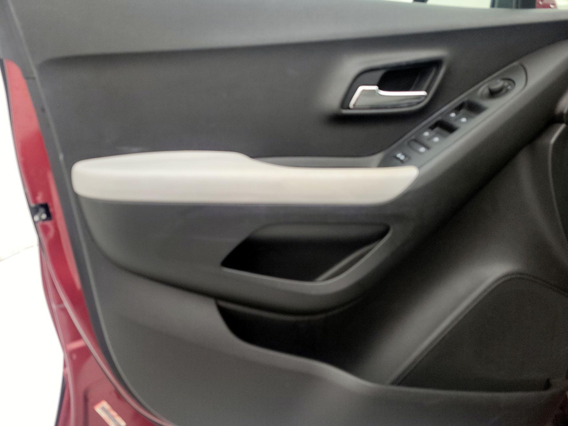 Thumbnail: 2019 Chevrolet Trax - 12