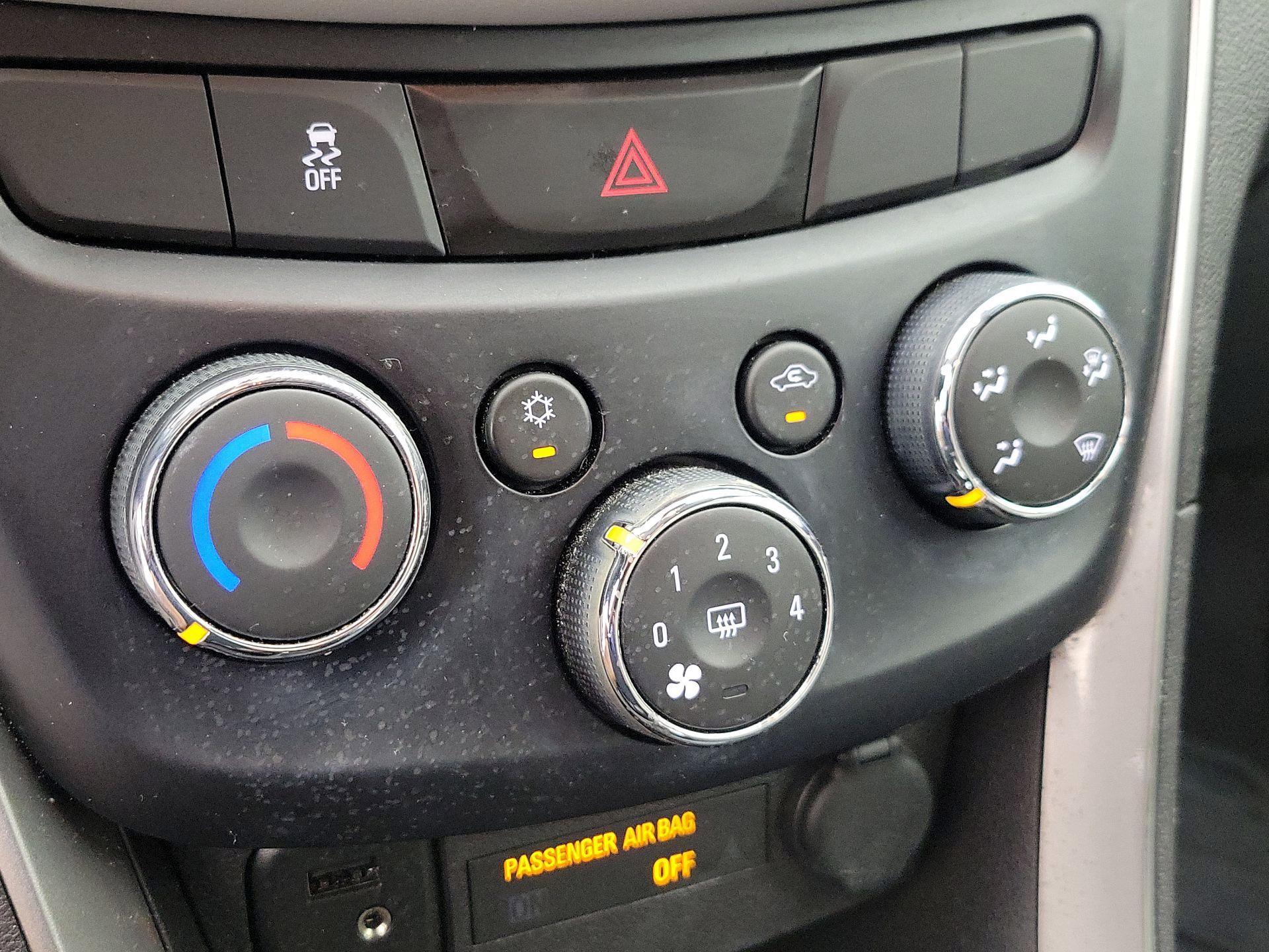 Thumbnail: 2019 Chevrolet Trax - 16