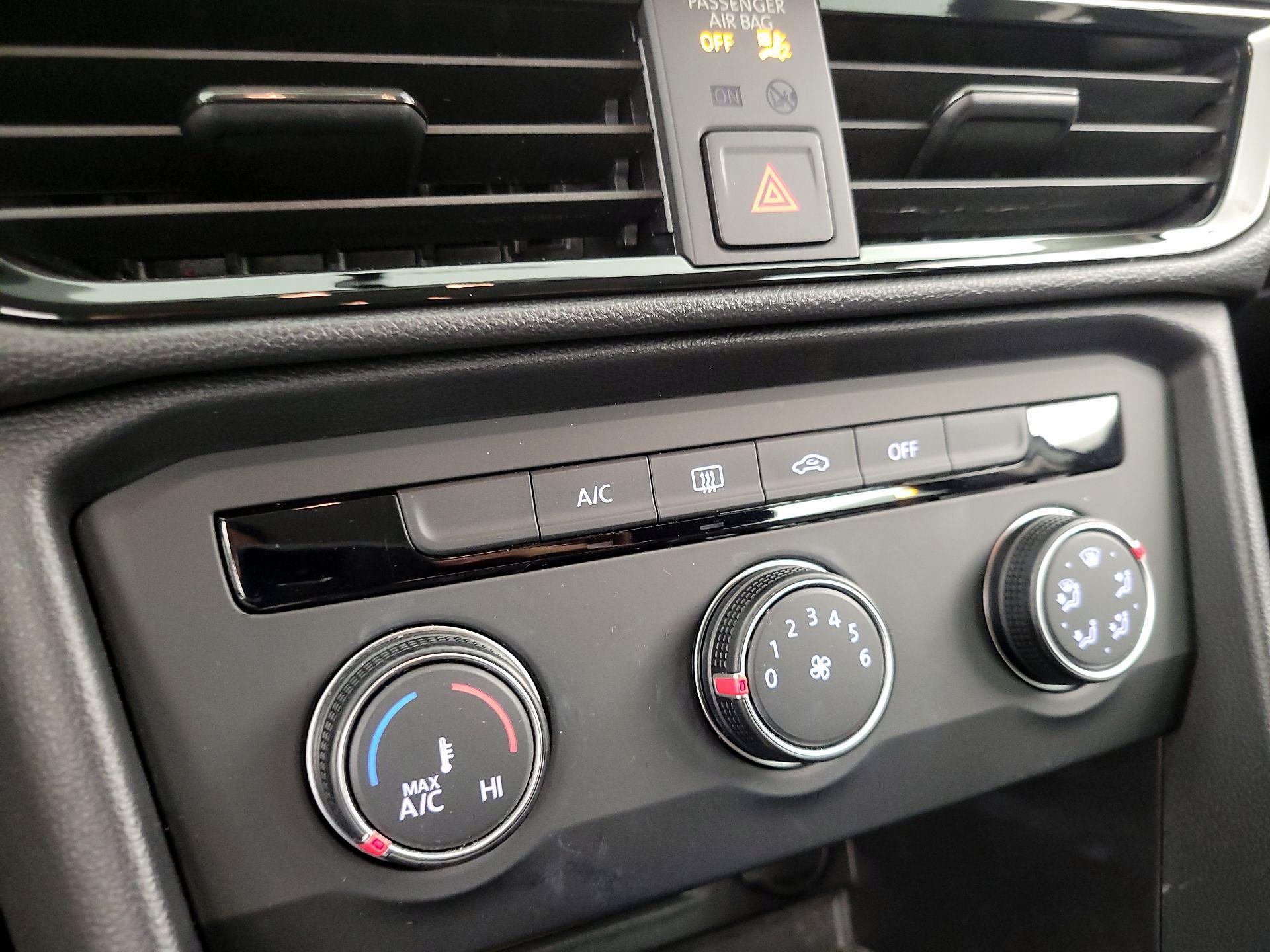 Thumbnail: 2022 Volkswagen Taos - 16