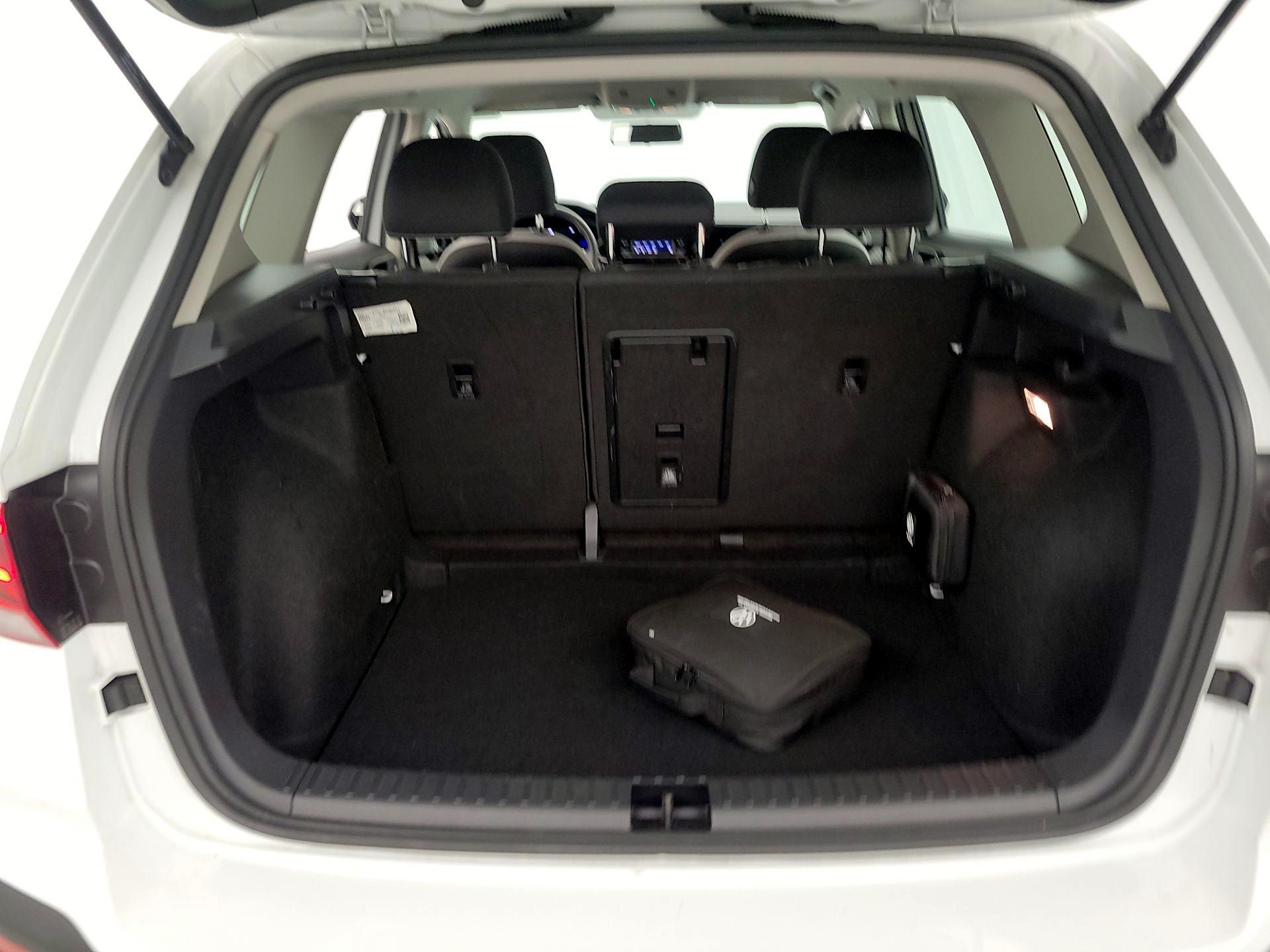 Thumbnail: 2022 Volkswagen Taos - 20