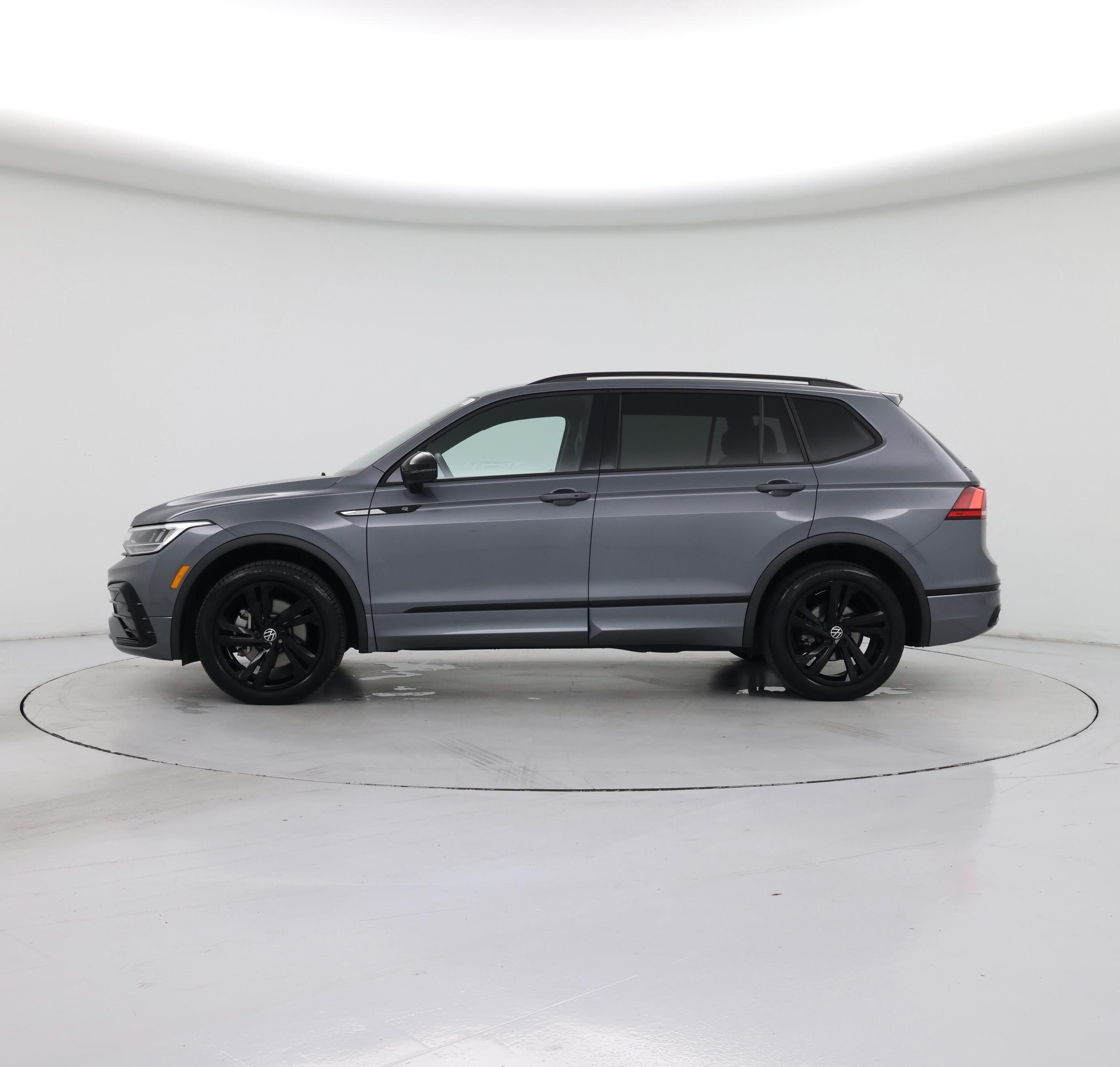 Thumbnail: 2023 Volkswagen Tiguan - 3