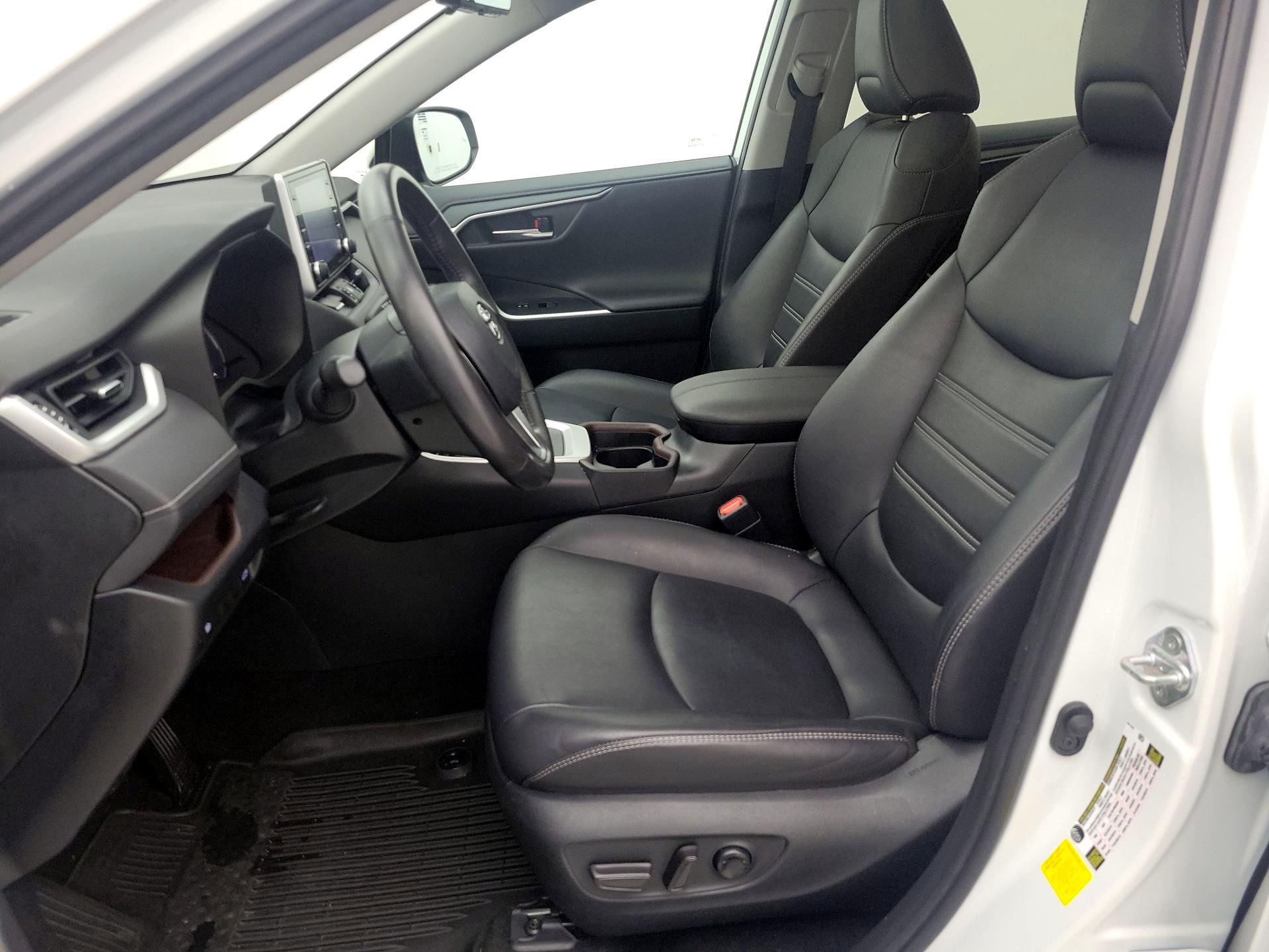 Thumbnail: 2019 Toyota RAV4 - 11
