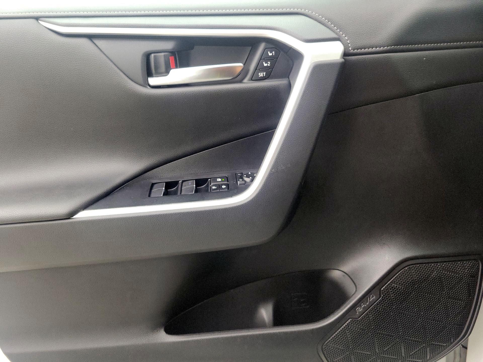 Thumbnail: 2019 Toyota RAV4 - 12