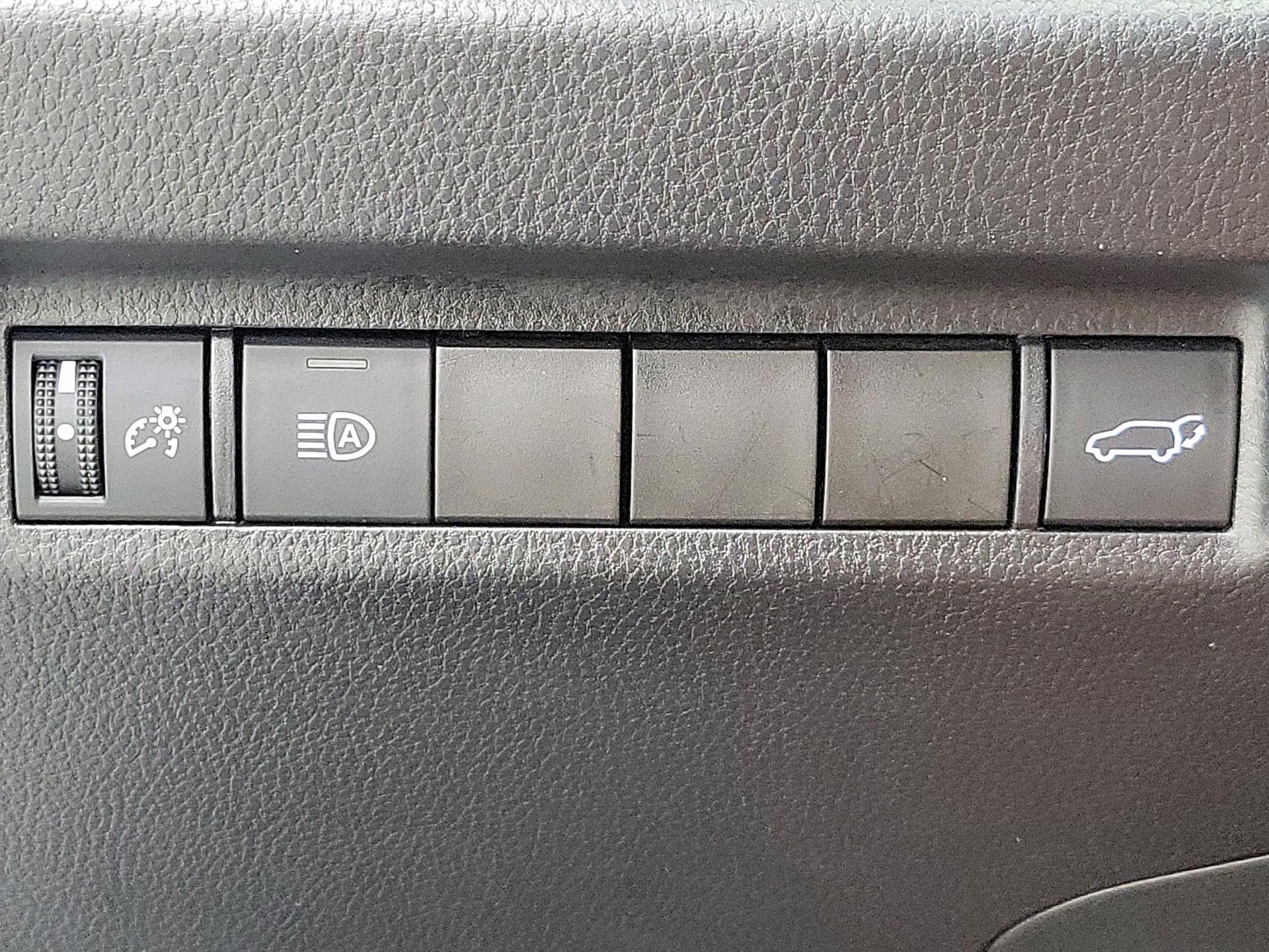 Thumbnail: 2019 Toyota RAV4 - 13